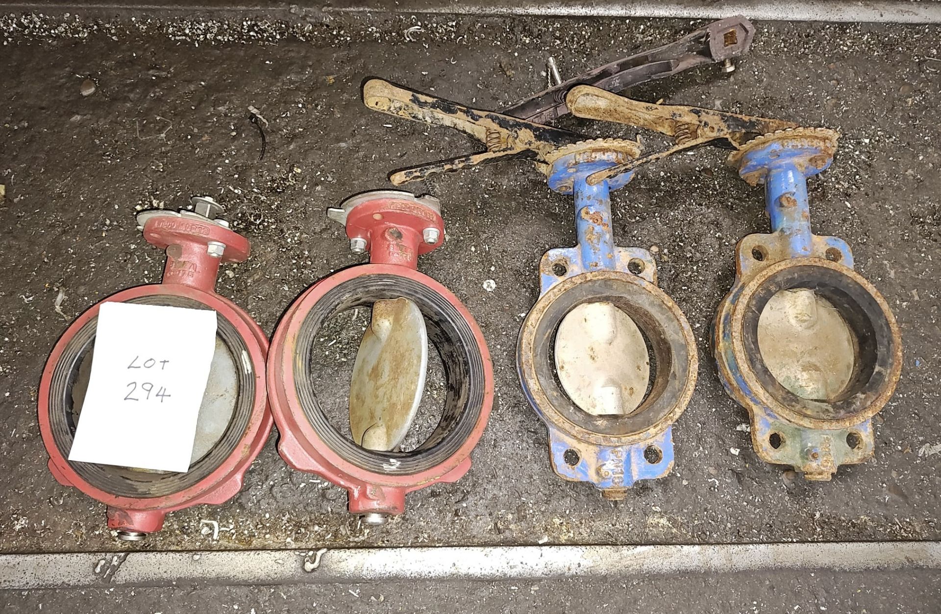 2 6in Gate Valves, unused and 2 5in Gate Valves, u