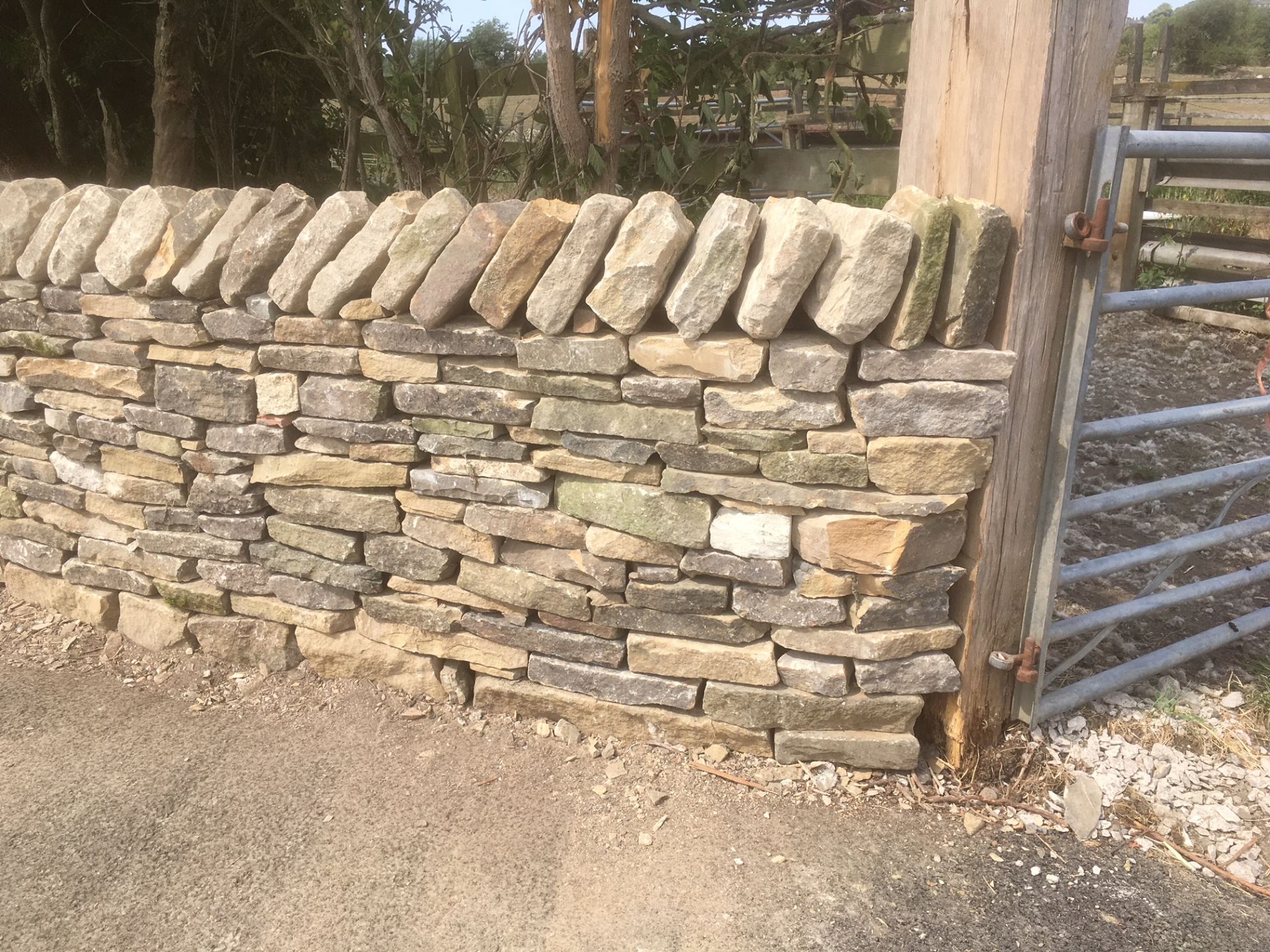 24 bulk bags Yorkshire Dry Stone Walling, each bag 1tonne, which approximately equates to 1m² of - Image 6 of 9