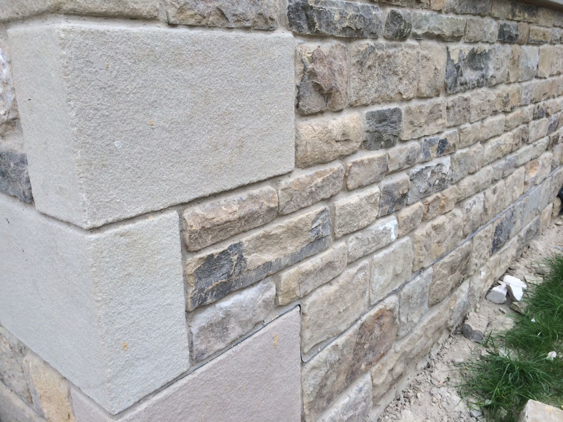 Pallet coursed Yorkshire Face Stone, course height 7in, 4.5m², random lengths backed off to approx - Image 8 of 15