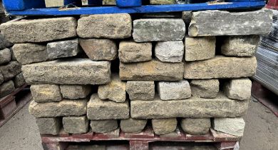 Pallet coursed Yorkshire Face Stone, course height 3.5in, 4.4m², random lengths backed off to approx