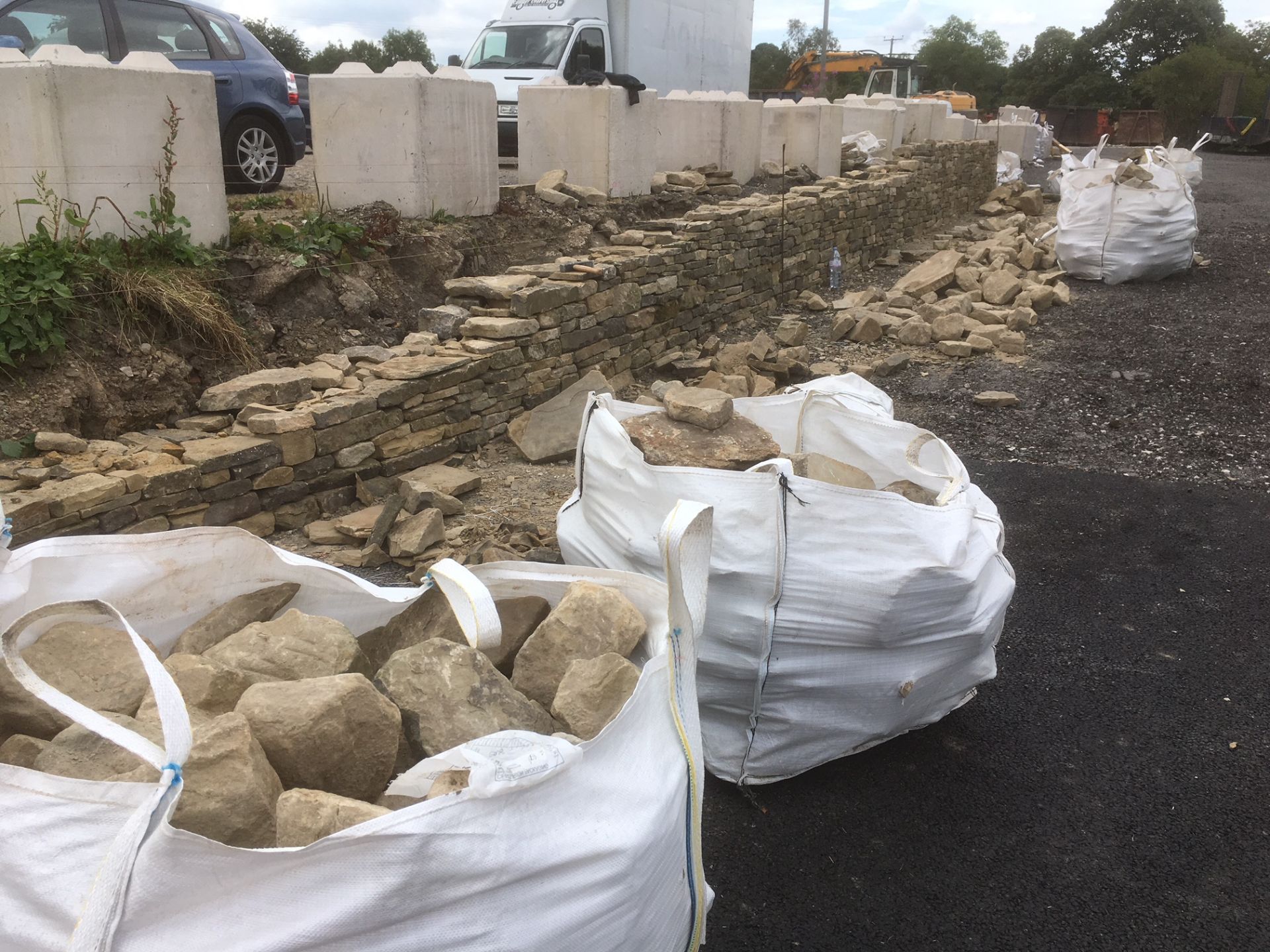 5 bulk bags Yorkshire Dry Stone Walling, each bag 1tonne, which approximately equates to 1m² of - Image 5 of 9