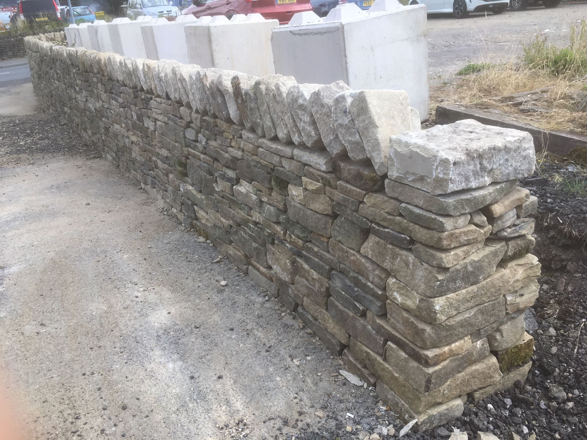 5 bulk bags Yorkshire Dry Stone Walling, each bag 1tonne, which approximately equates to 1m² of - Image 4 of 9