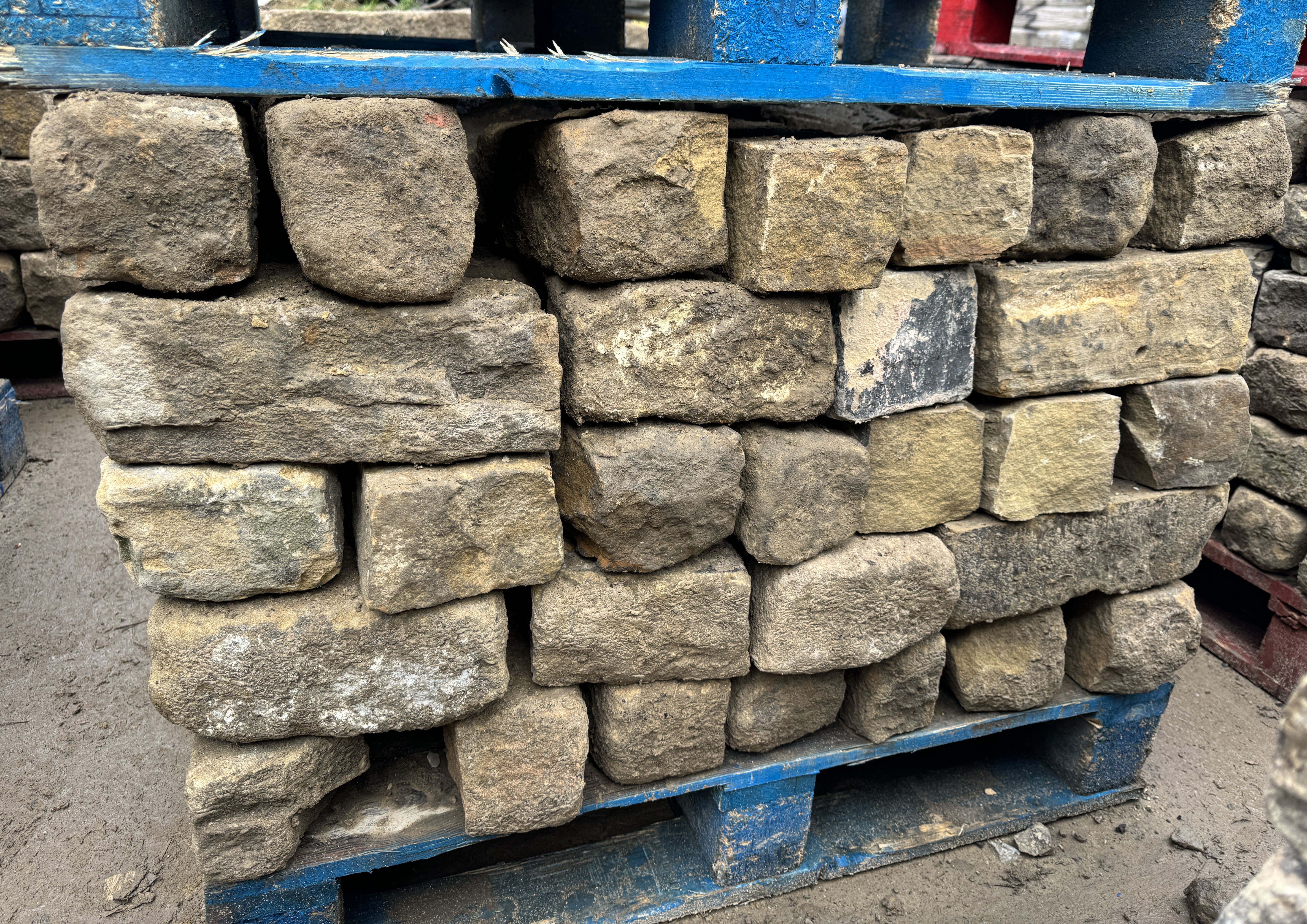 Pallet coursed Yorkshire Face Stone, course height 4.5in, 4.8m², random lengths backed off to approx