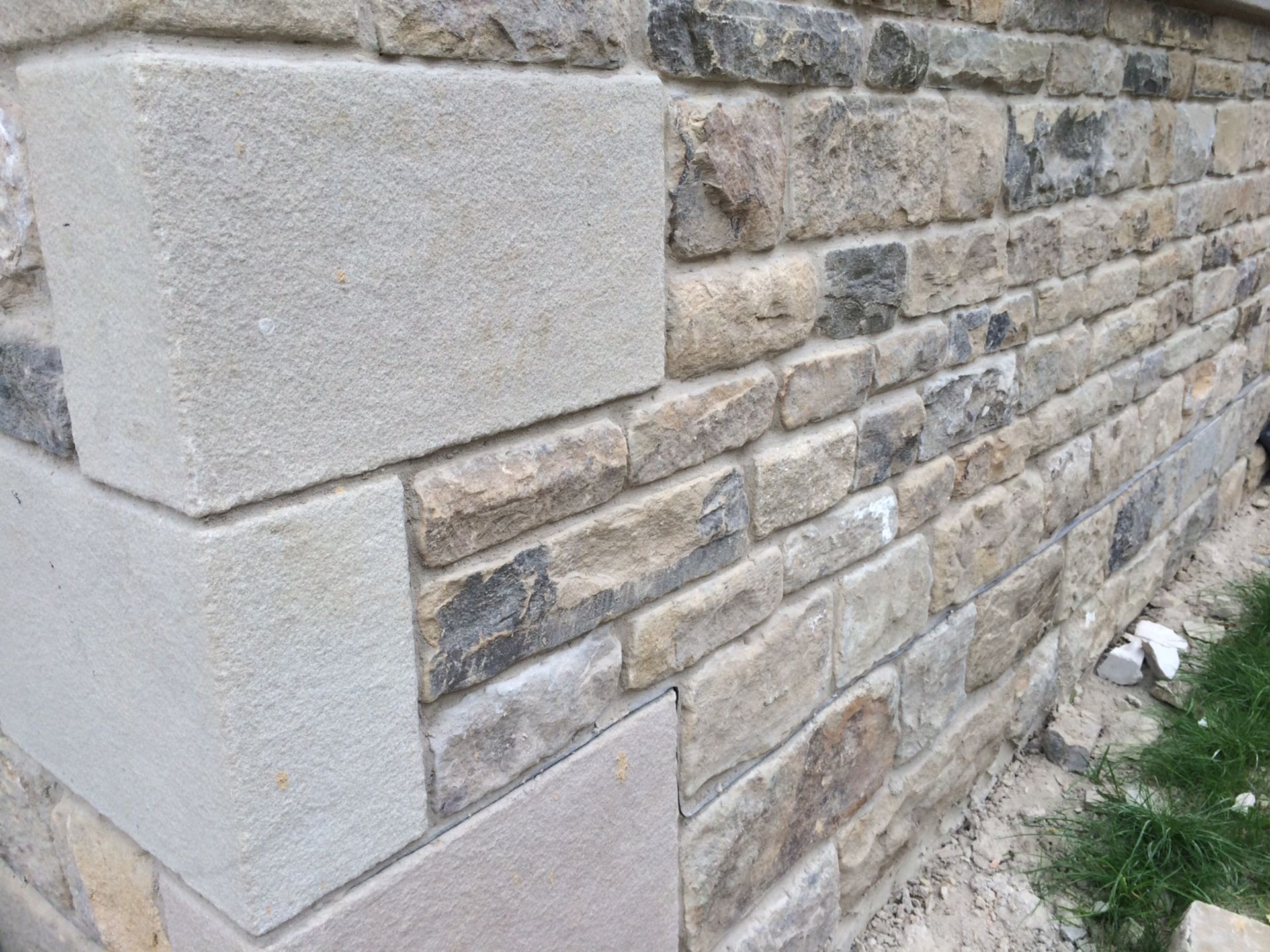 Pallet coursed Yorkshire Face Stone, course height 7in, 4.8m², random lengths backed off to approx - Image 8 of 14