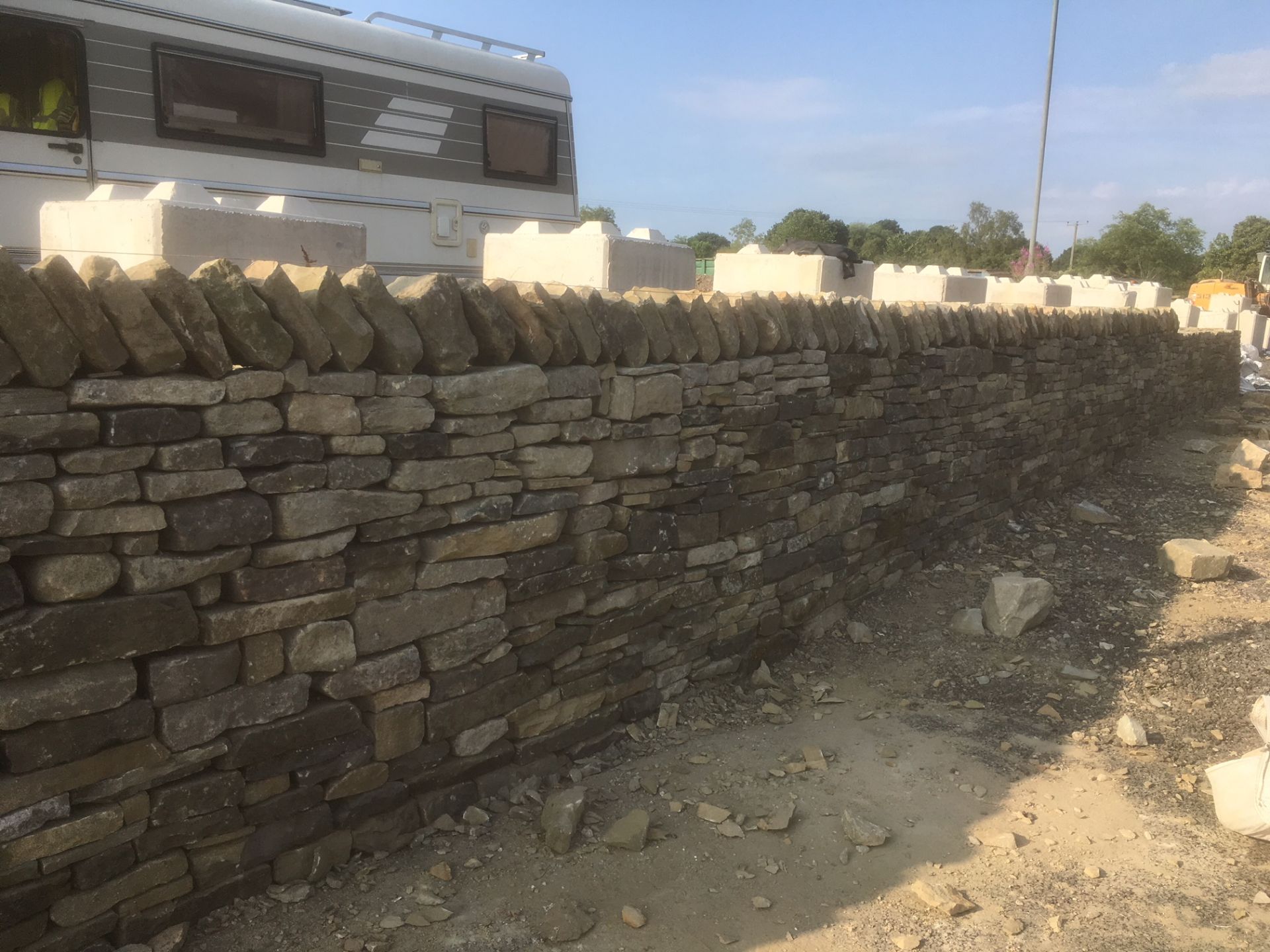 5 bulk bags Yorkshire Dry Stone Walling, each bag 1tonne, which approximately equates to 1m² of - Image 2 of 9