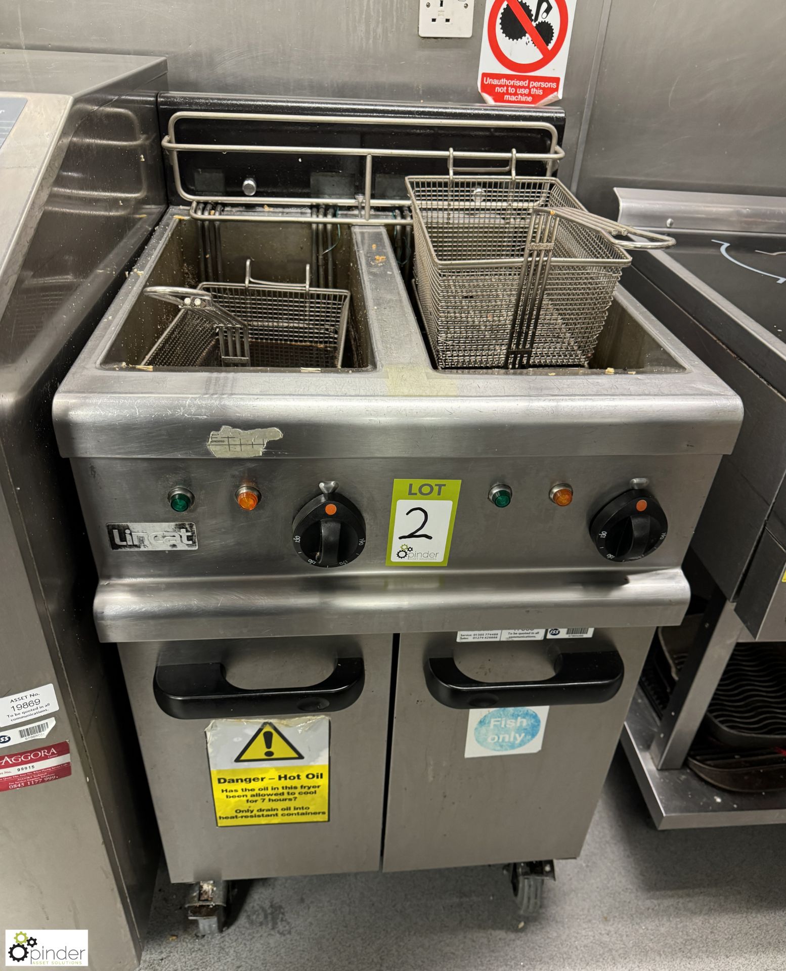 Lincat stainless steel twin basket Deep Fat Fryer, 415volts, 600mm x 740mm x 920mm (location in