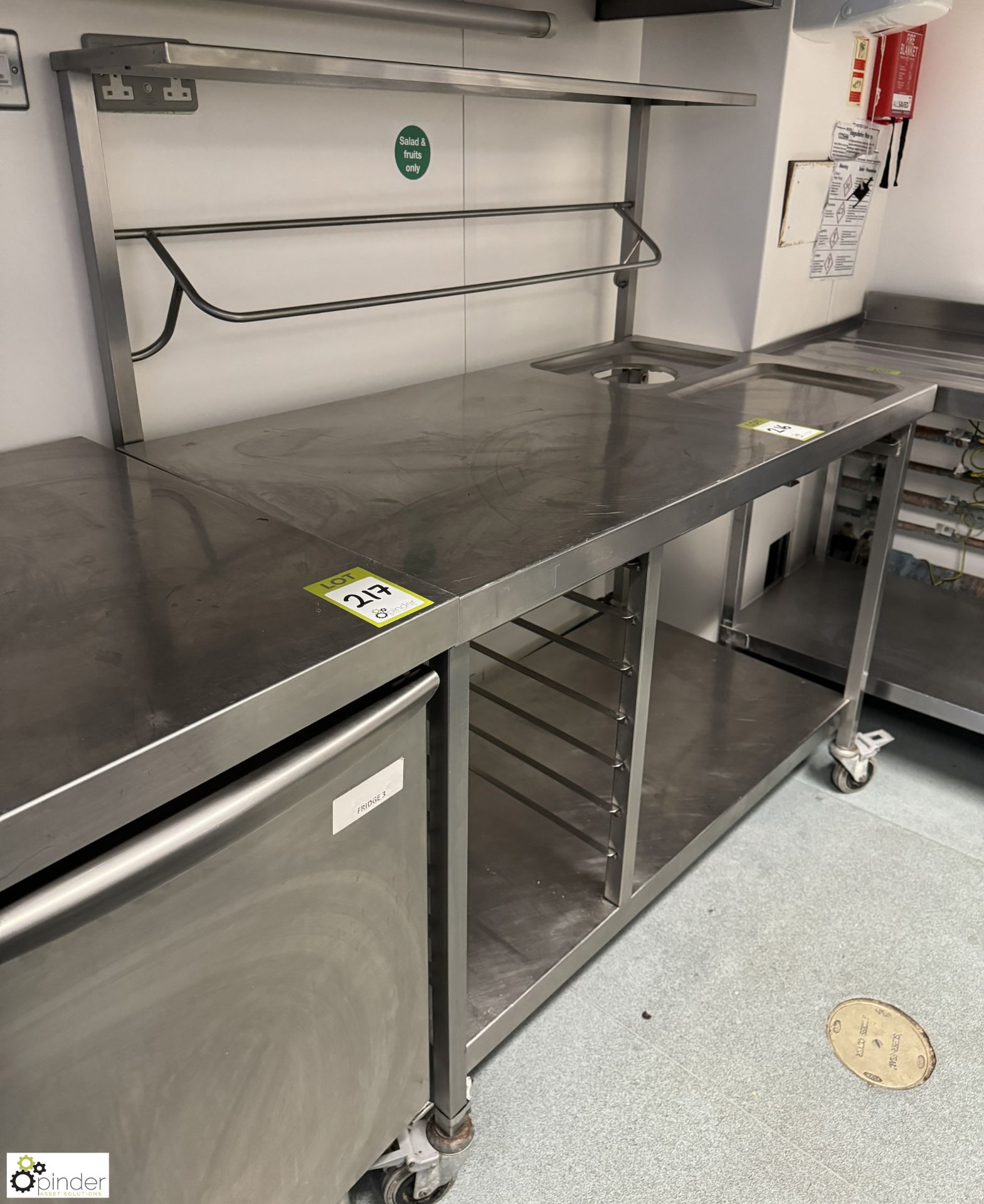 Stainless steel mobile Servery Counter, 1200mm x 650mm x 900mm, with tray storage, shelf over ( - Image 3 of 4