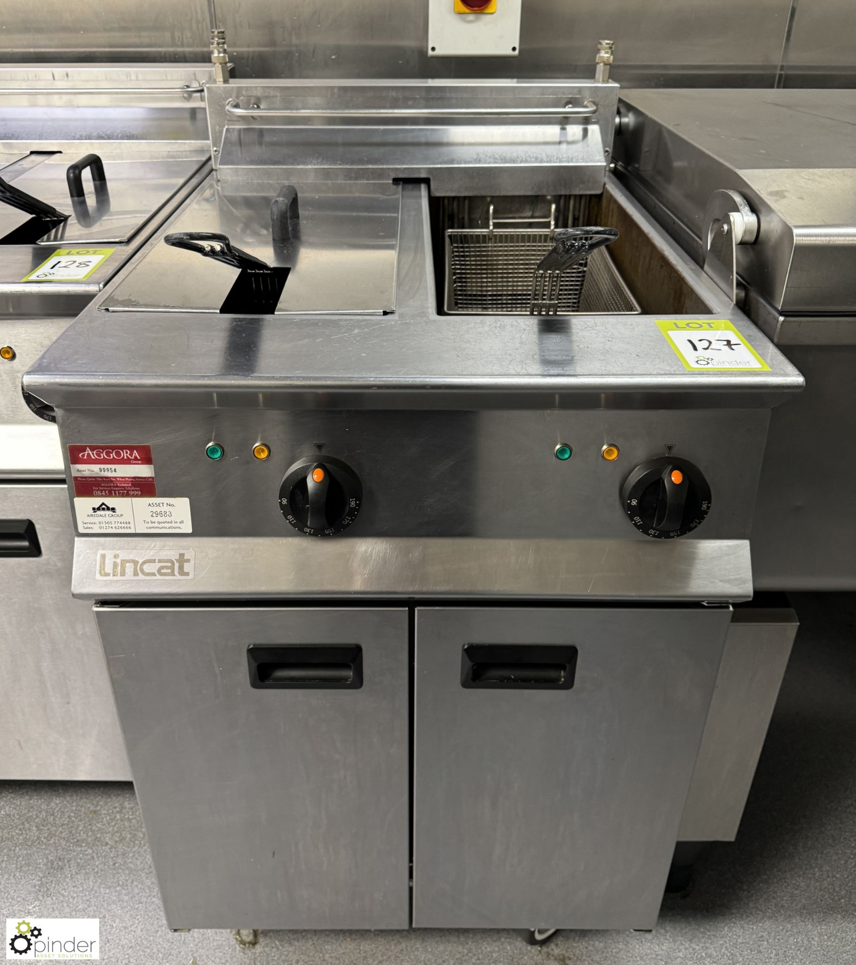 Lincat OE8113/OP2 stainless steel twin basket Deep Fat Fryer, 415volts, 600mm x 800mm x 900mm (