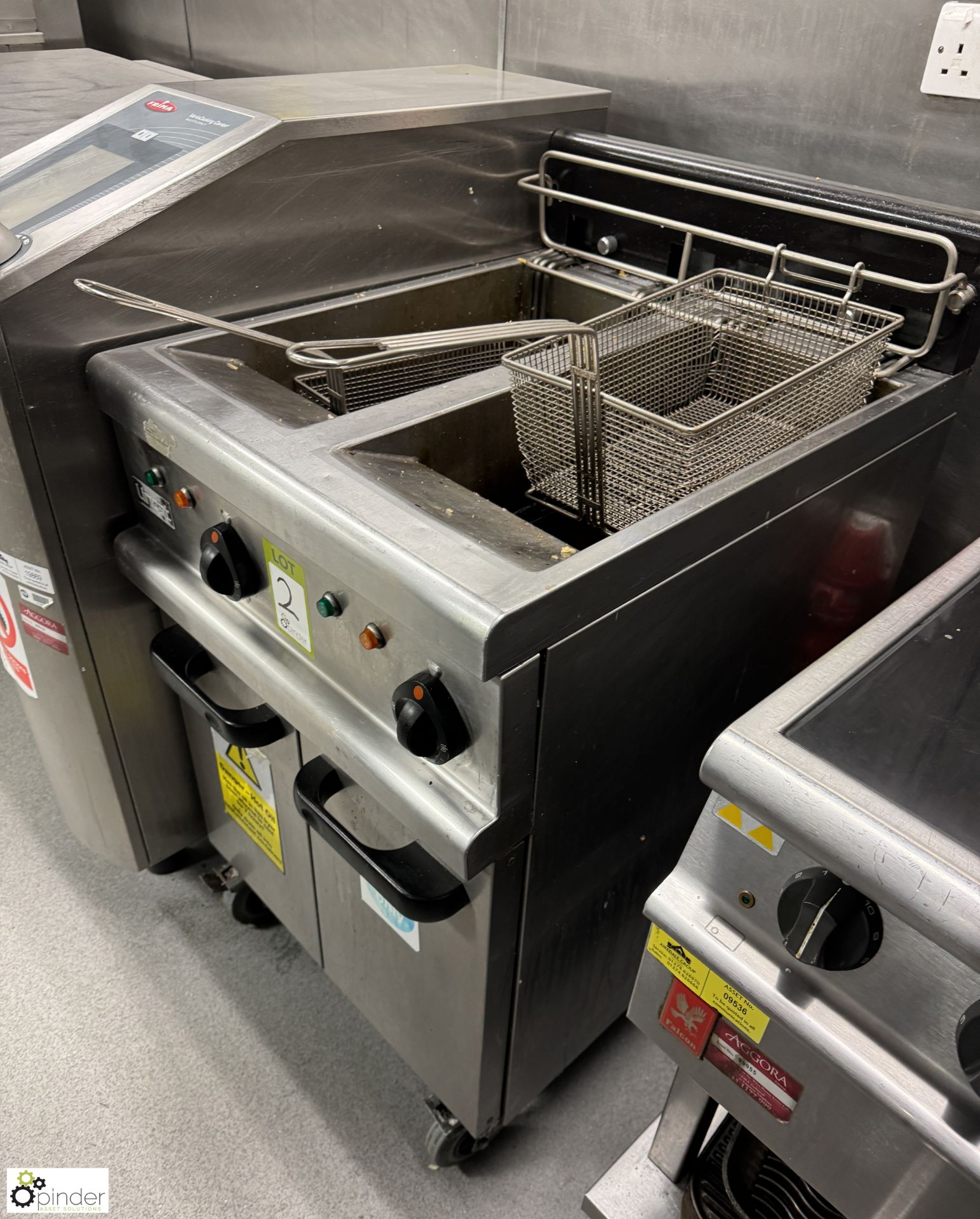 Lincat stainless steel twin basket Deep Fat Fryer, 415volts, 600mm x 740mm x 920mm (location in - Image 4 of 5