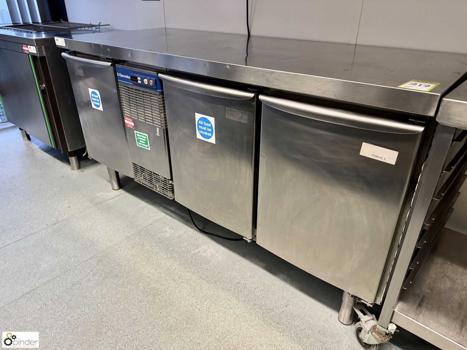 Electrolux RCDR3M30 stainless steel mobile 3-door Chilled Counter, 240volts, 1775mm x 700mm x - Image 2 of 6