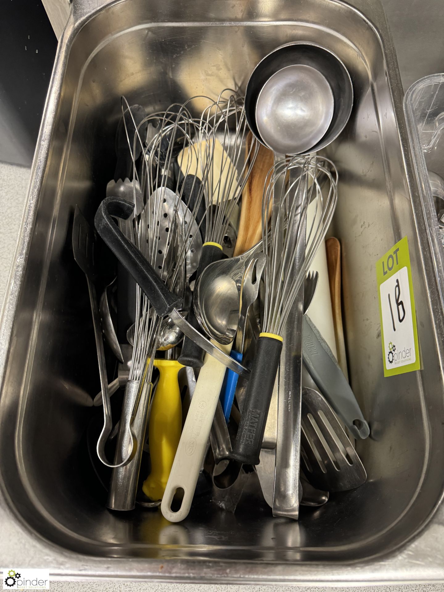 Quantity various Utensils and unused stainless steel Trays (location in building – basement - Bild 5 aus 6