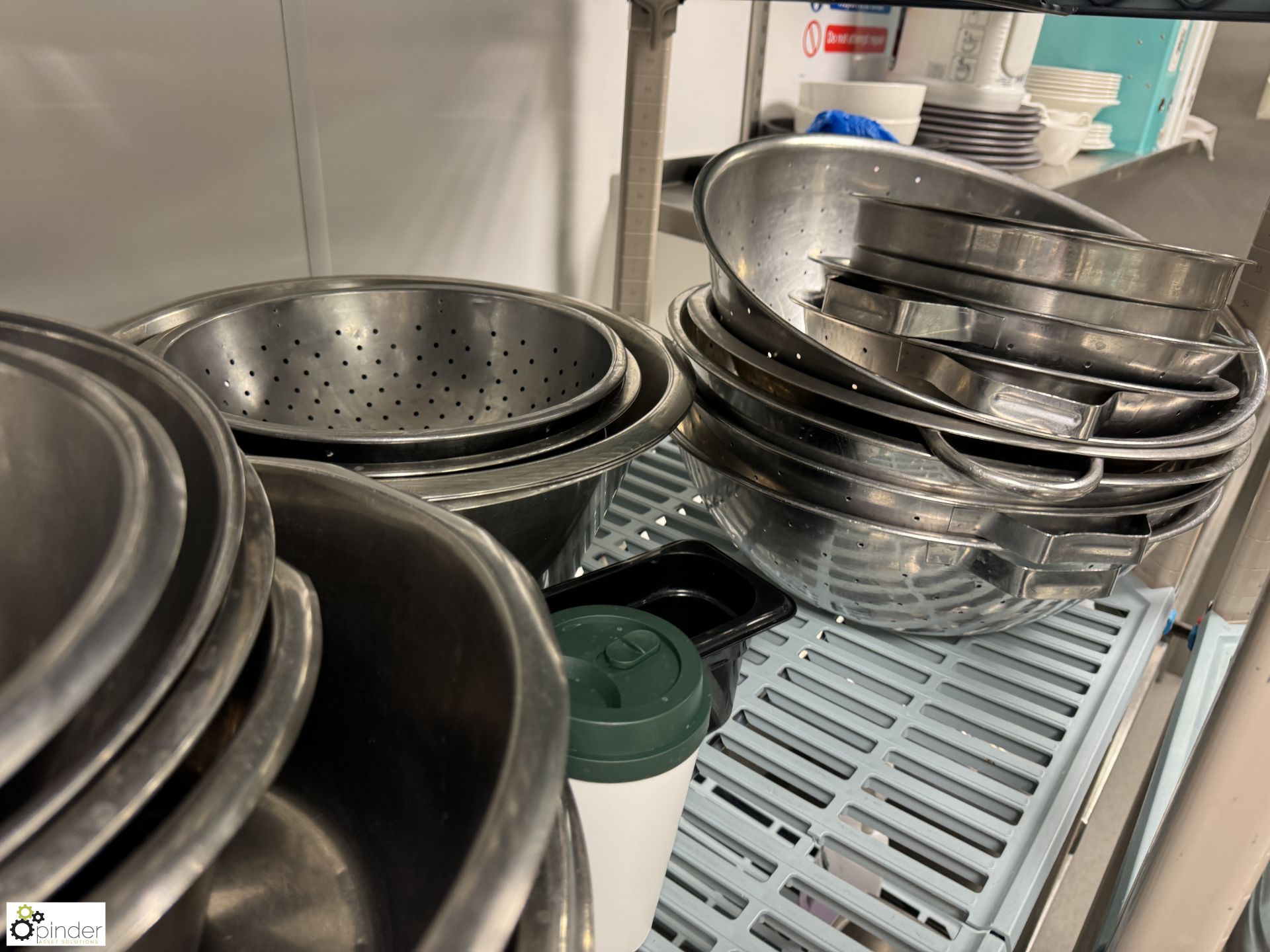 Large quantity stainless steel Cooking Pots, Bowls, Collanders, etc, to rack (rack not included) ( - Bild 2 aus 6