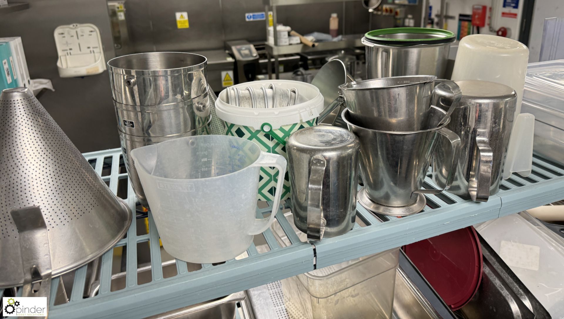 Large quantity Cooking Trays, etc, to rack (rack not included) (location in building – basement - Bild 2 aus 9