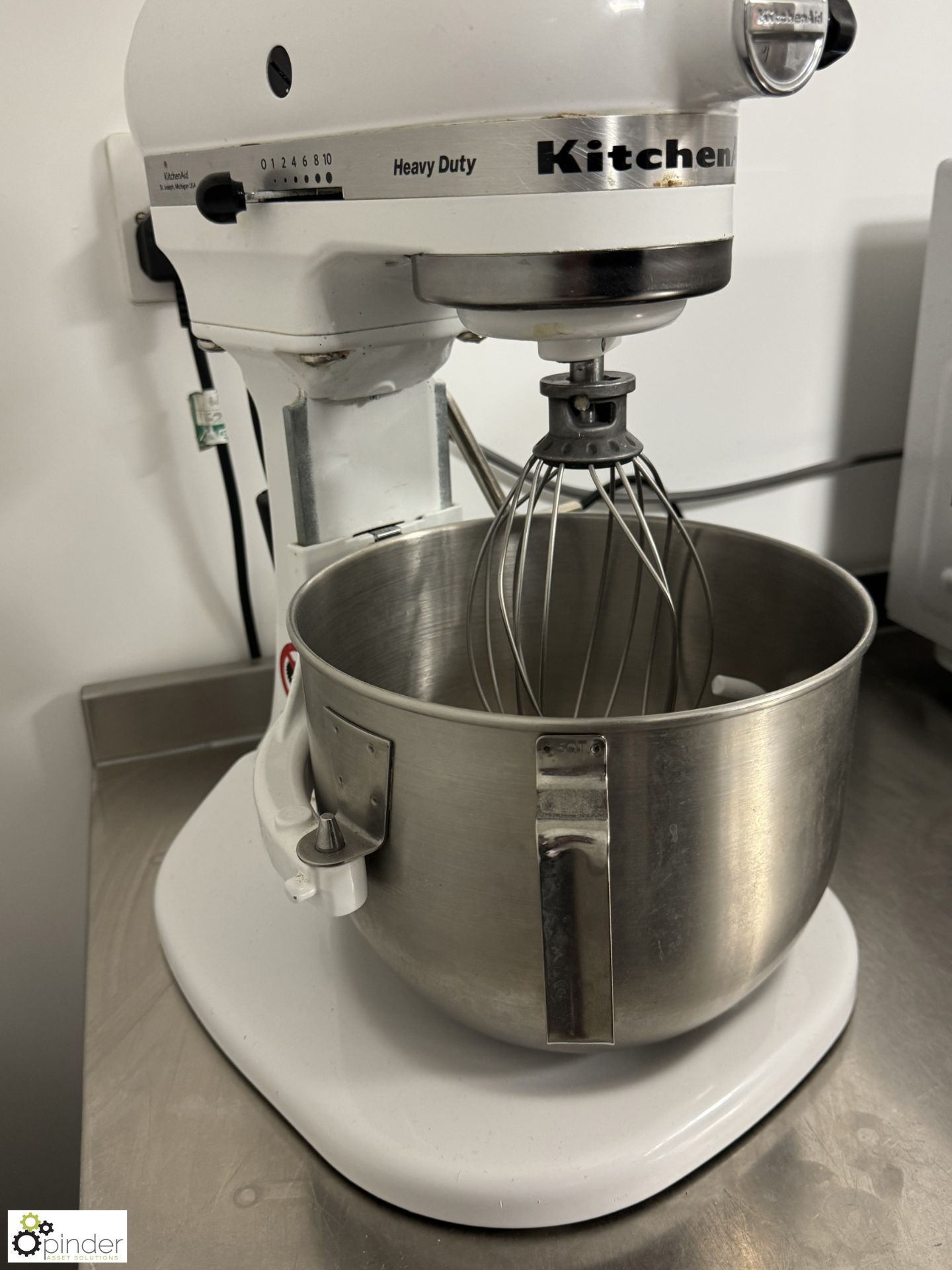 Kitchen Aid heavy duty Food Mixer, 240volts, with bowl, whisk and hook (location in building – - Bild 3 aus 5