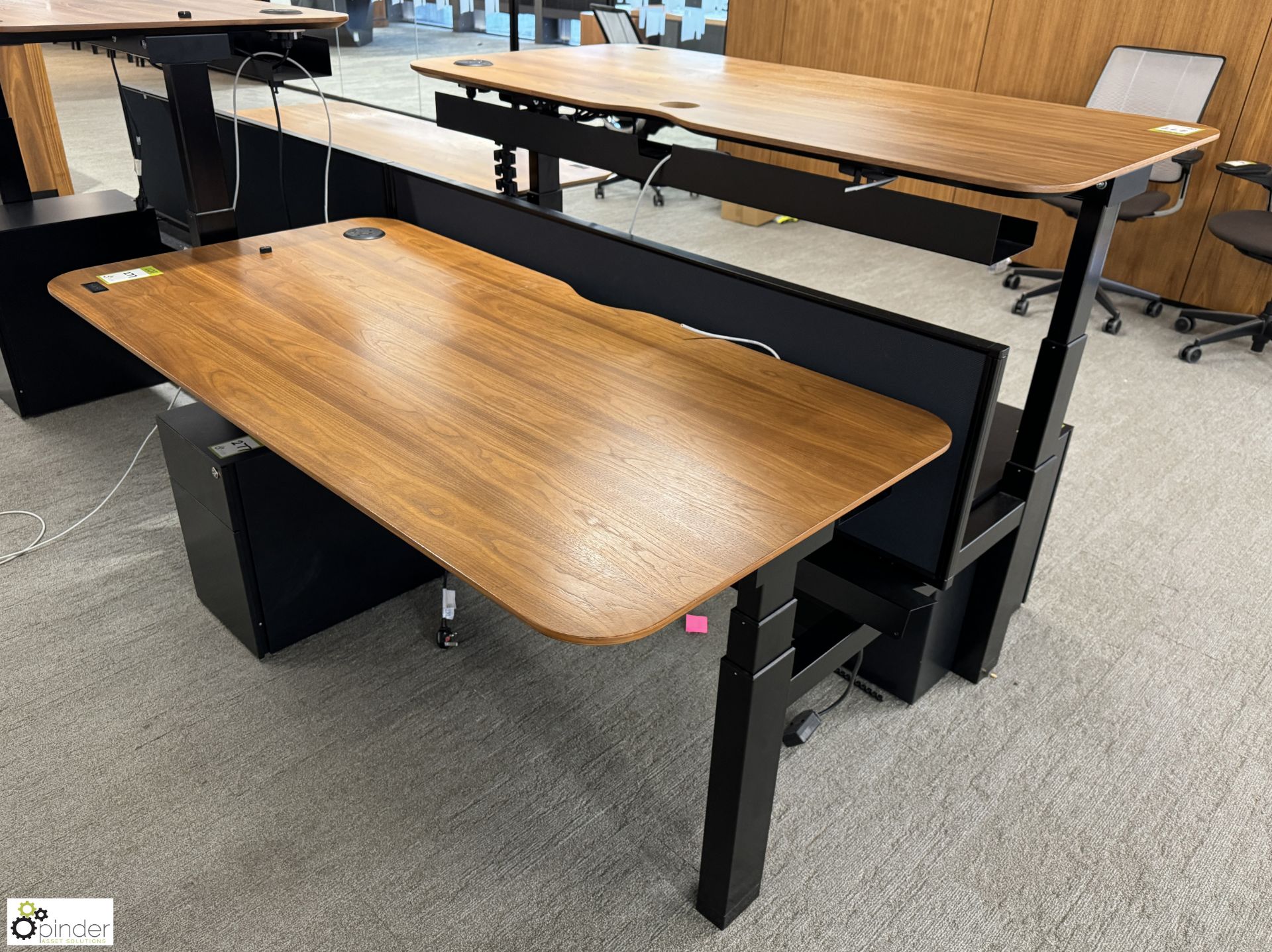 OMT back to back powered rise and fall Desks, 1600mm x 800mm per desk leaf, cherry veneer, with - Image 2 of 6