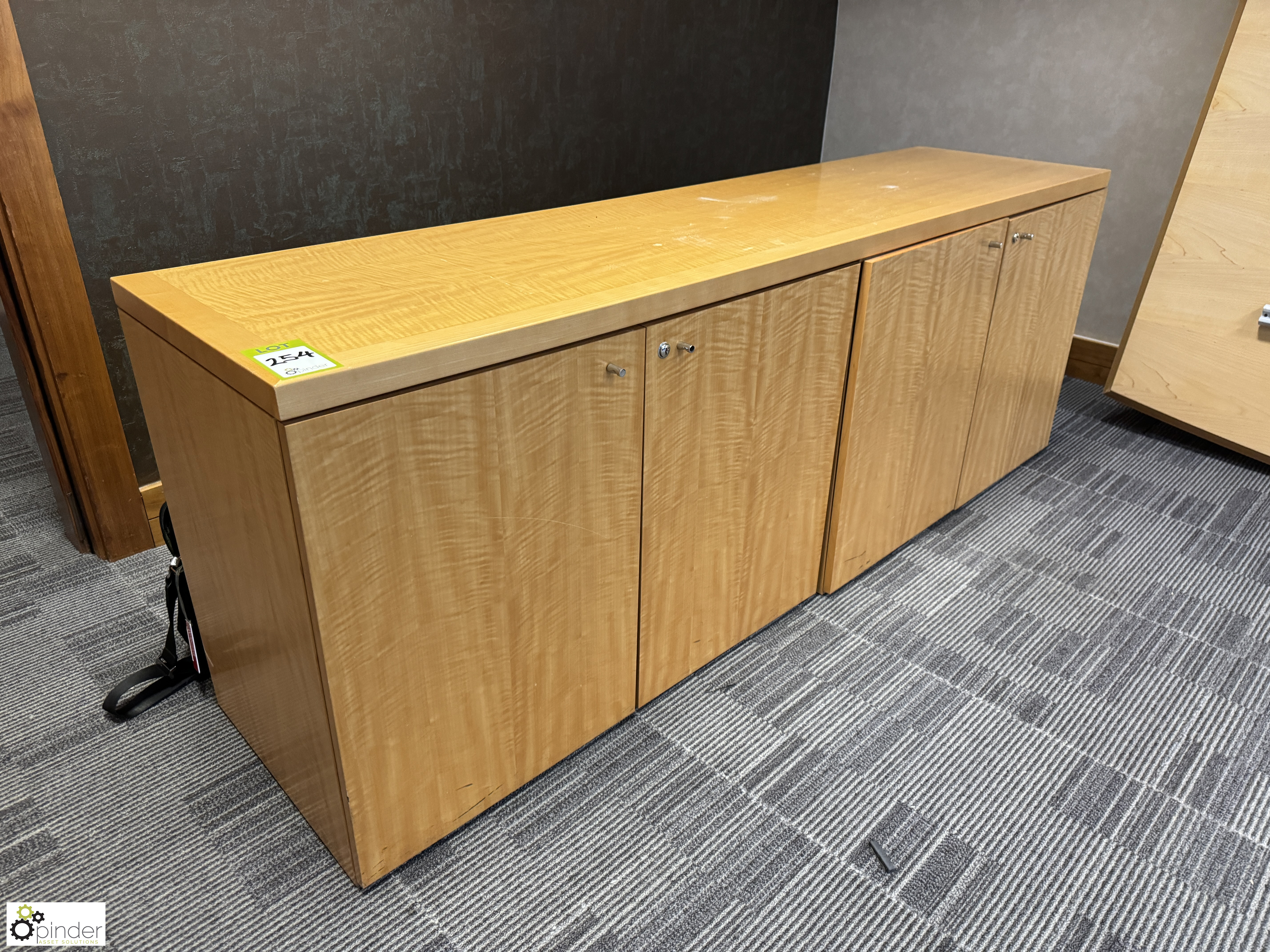 Maple effect 4-door Credenza, 2000mm x 500mm x 790mm (location in building – level 23) - Image 3 of 6