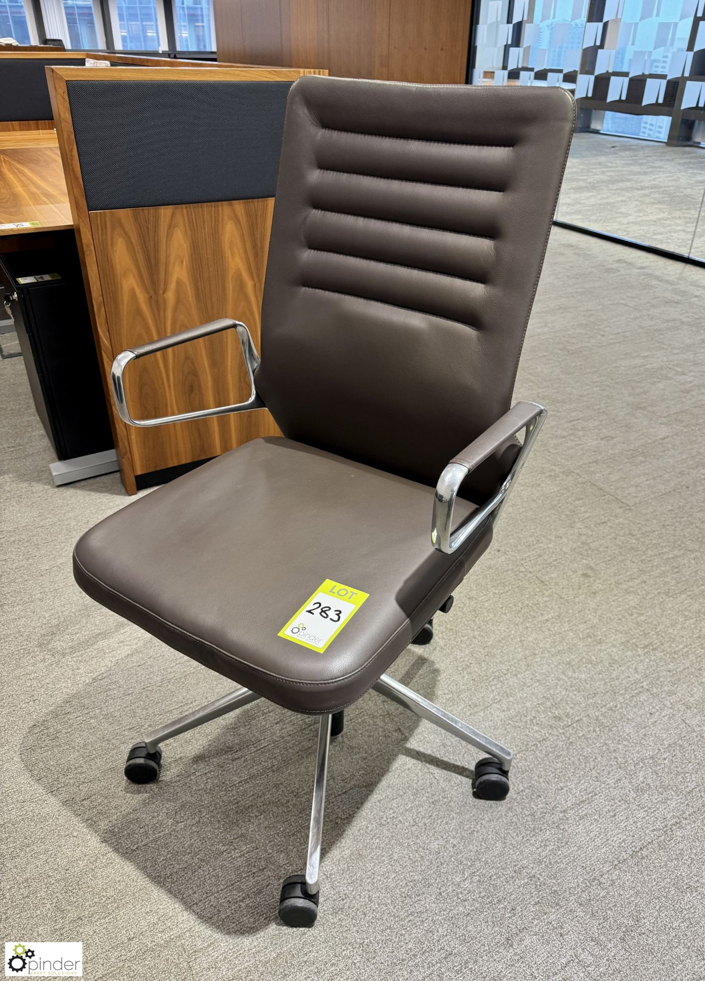 Vitra AC5 Studio wheeled leather/chrome swivel Office Armchair (location in building – level 22) - Bild 2 aus 7