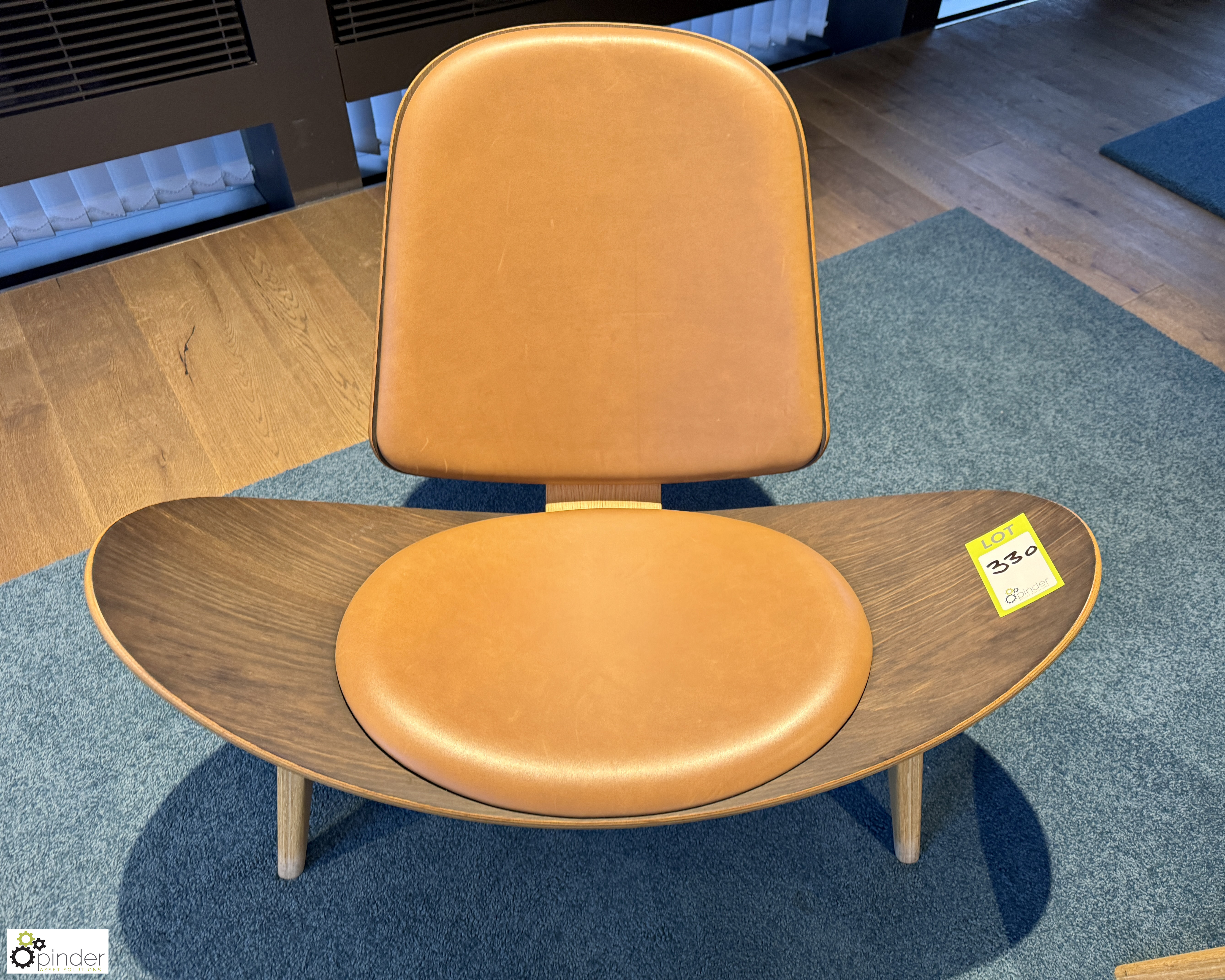 Carl Hansen & Son Shell Chair, “The Smiling Chair”, designed by Hans J Wegner, serial number - Bild 2 aus 7