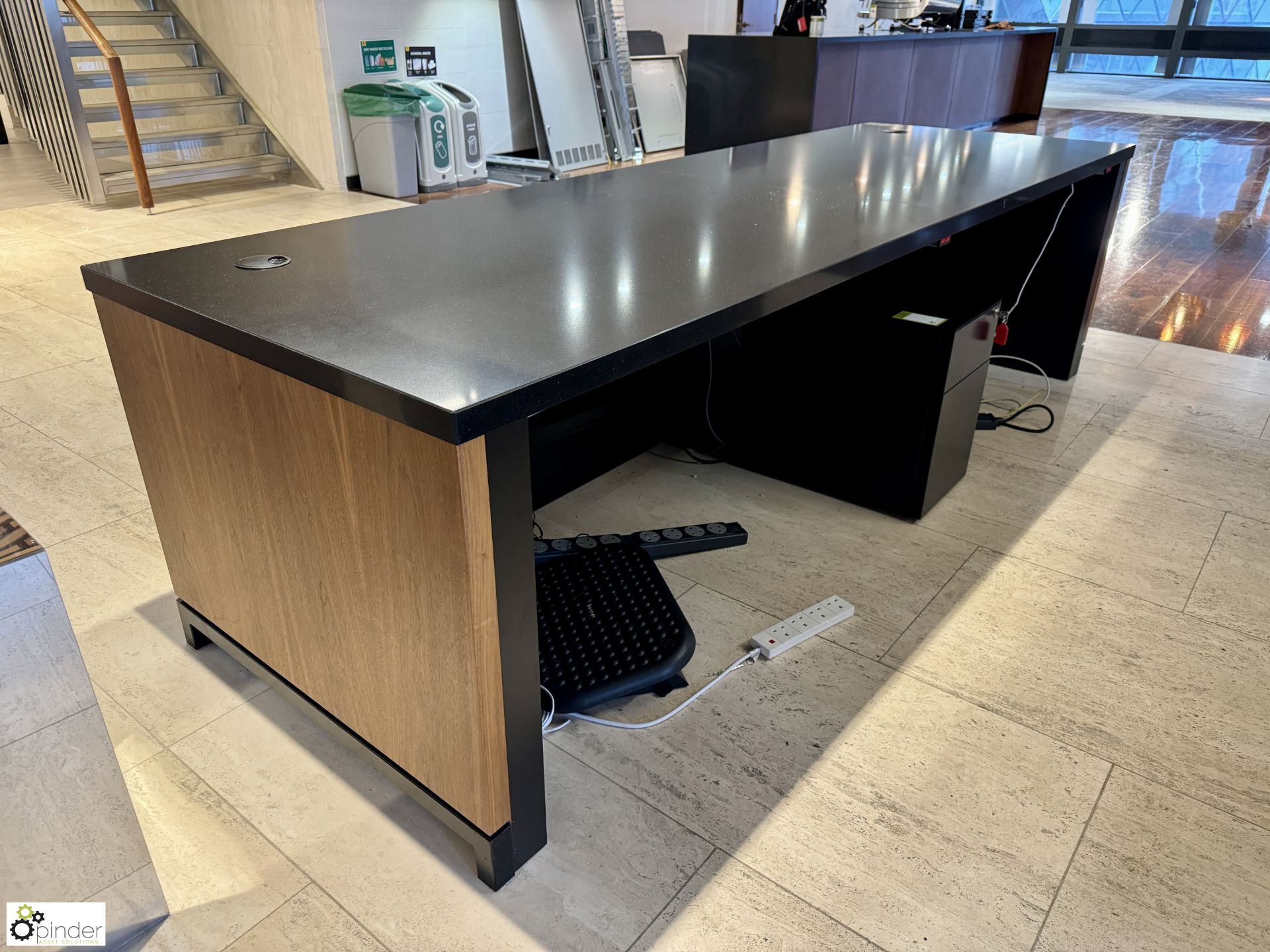 Reception Desk with granite top leather panelled front, 2760mm x 910mm x 760mm and 2-drawer mobile - Image 4 of 10