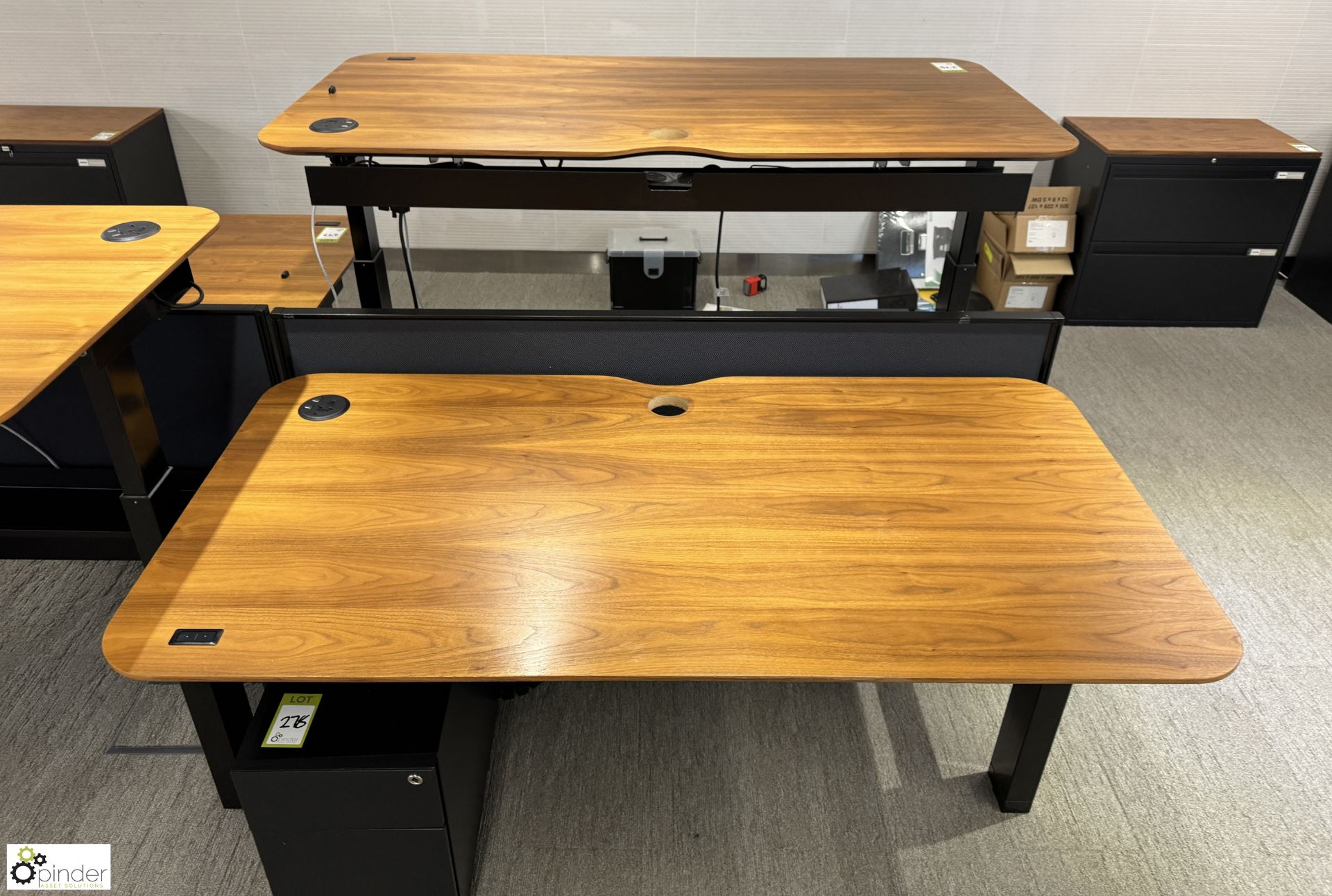OMT back to back powered rise and fall Desks, 1600mm x 800mm per desk leaf, cherry veneer, with - Image 3 of 7