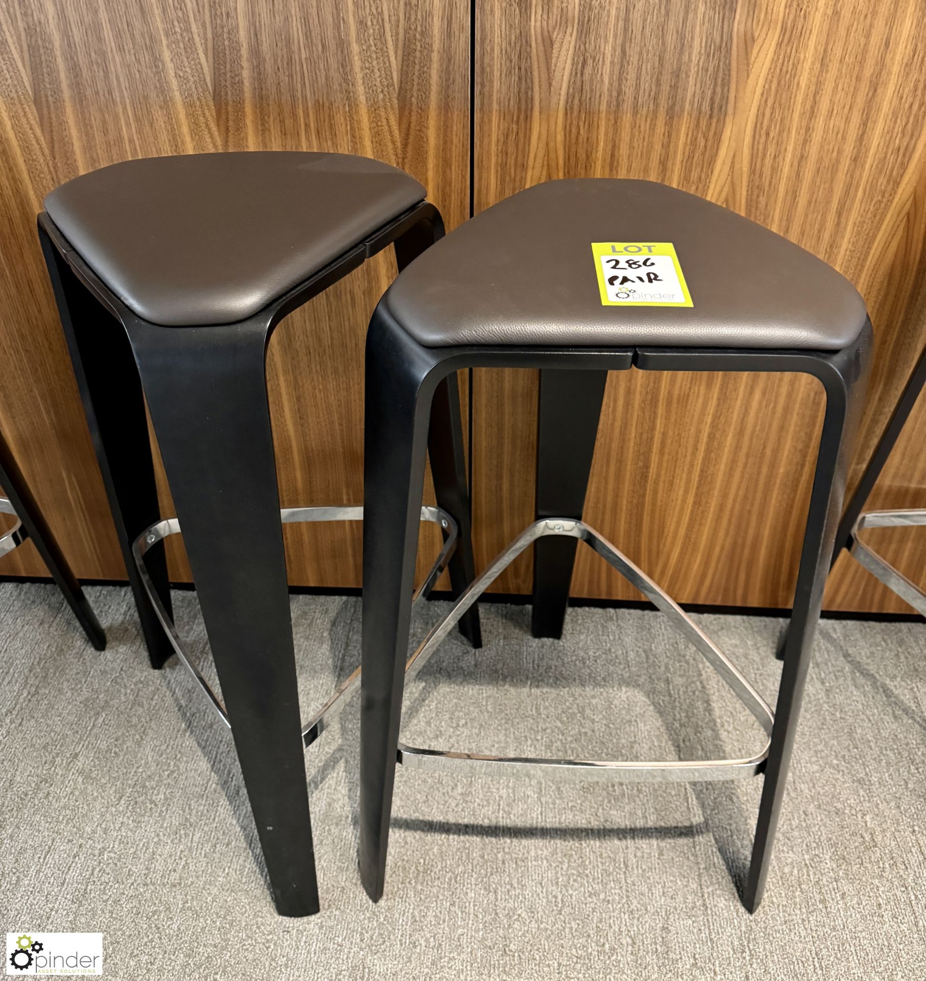 Pair Brunner high Stools, dark brown (location in building – level 22)