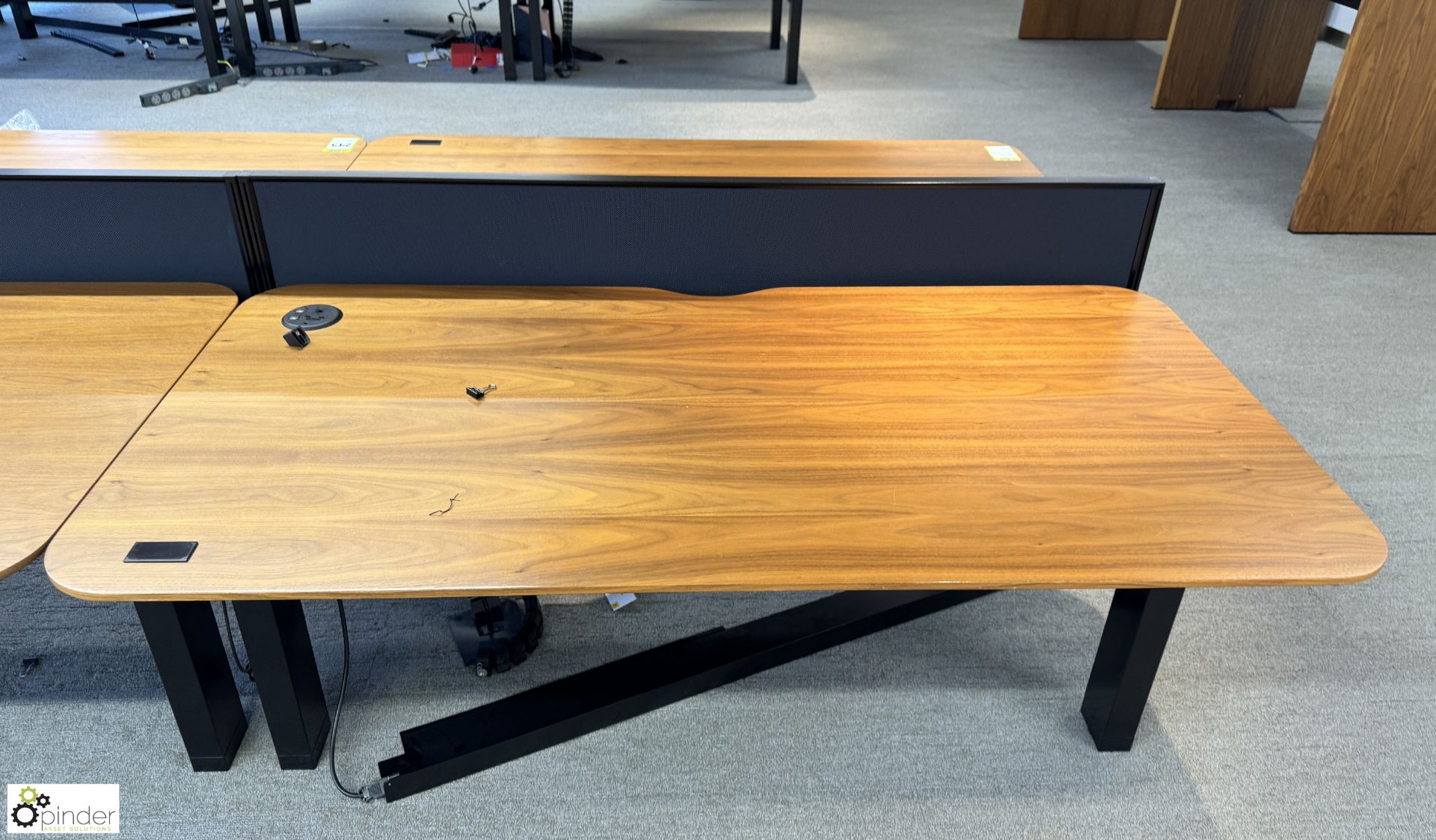 OMT back to back powered rise and fall Desks, 1600mm x 800mm per desk leaf, cherry veneer,with - Image 3 of 5