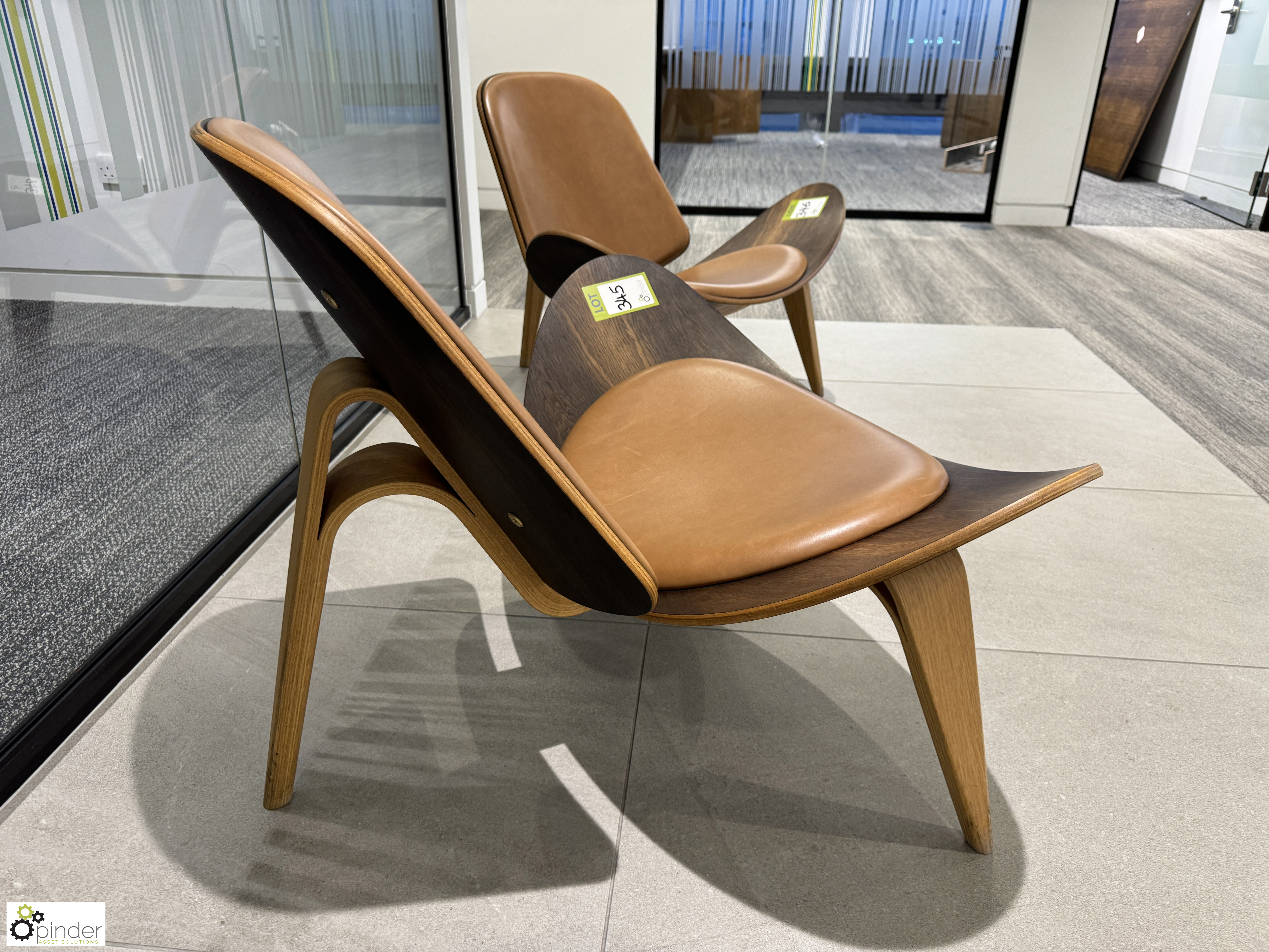 Carl Hansen & Son Shell Chair, “The Smiling Chair”, designed by Hans J Wegner, serial number - Bild 3 aus 7