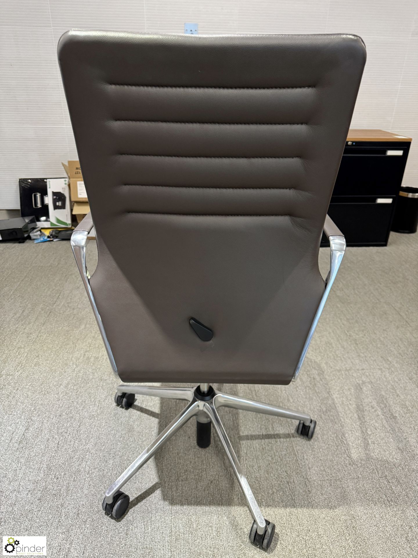 Vitra AC5 Studio wheeled leather/chrome swivel Office Armchair (location in building – level 22) - Bild 3 aus 7