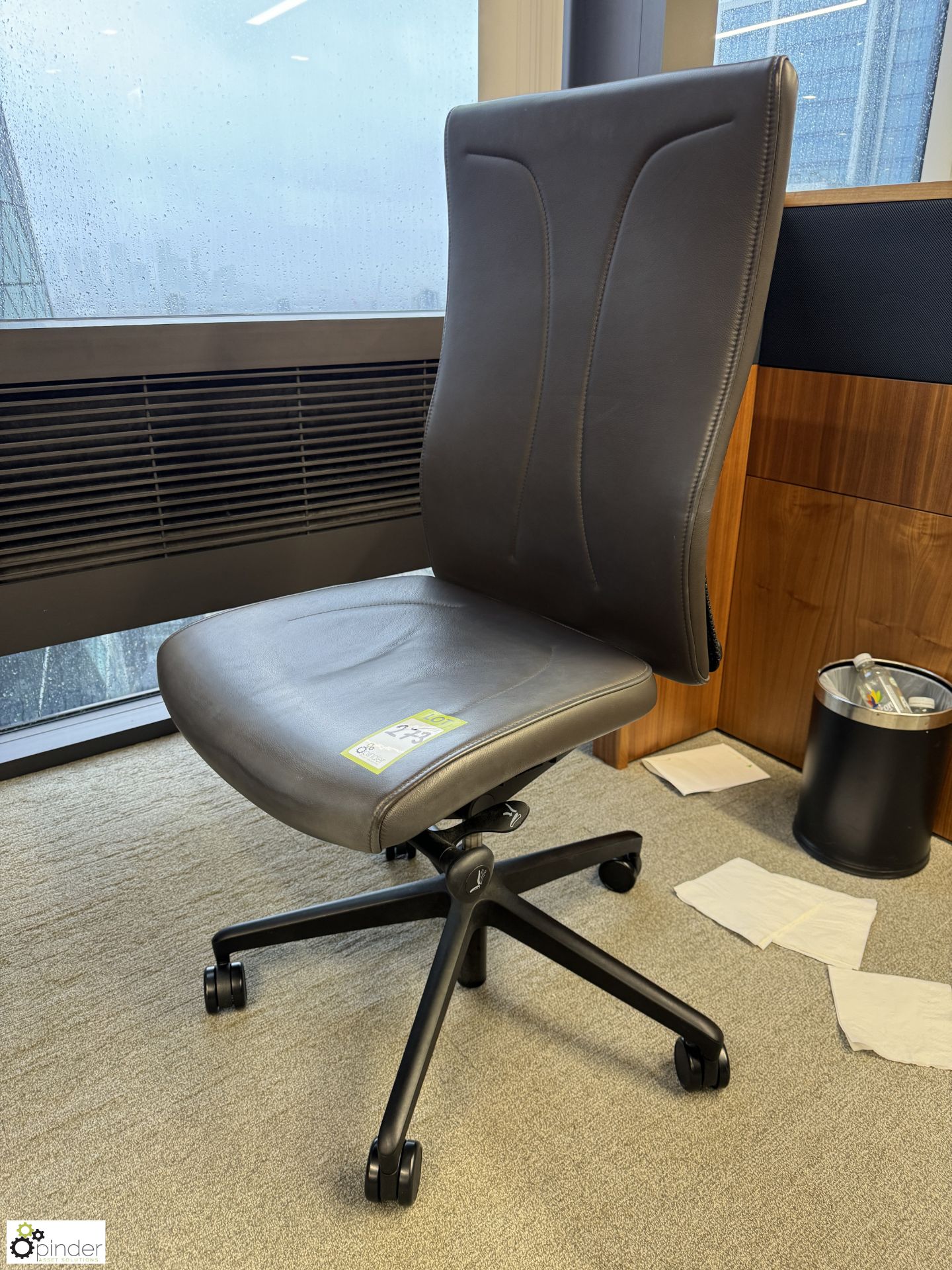 Senator leather swivel Office Chair, dark brown (location in building – level 22) - Image 2 of 4