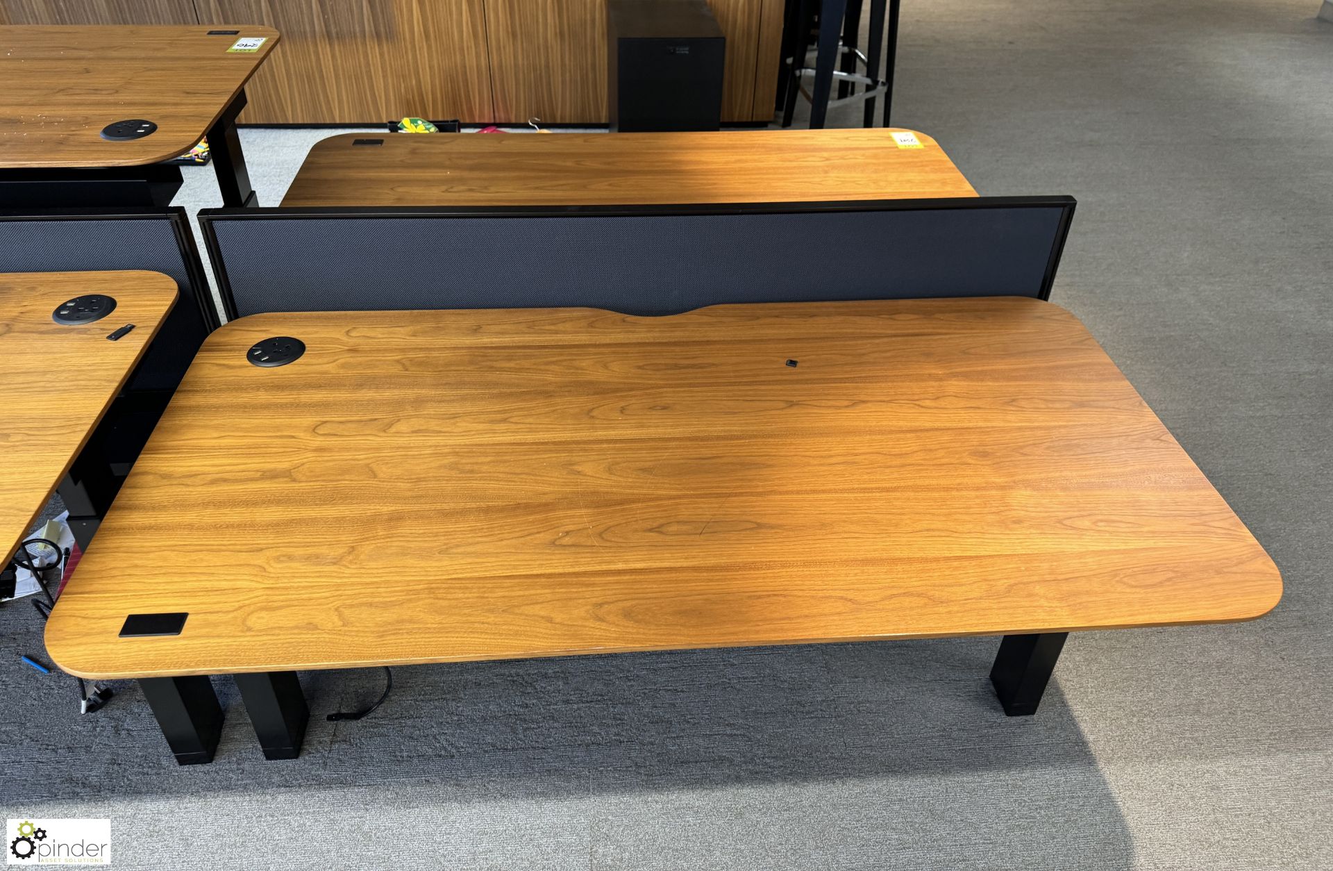 OMT back to back powered rise and fall Desks, 1600mm x 800mm per desk leaf, cherry veneer, with - Image 3 of 4