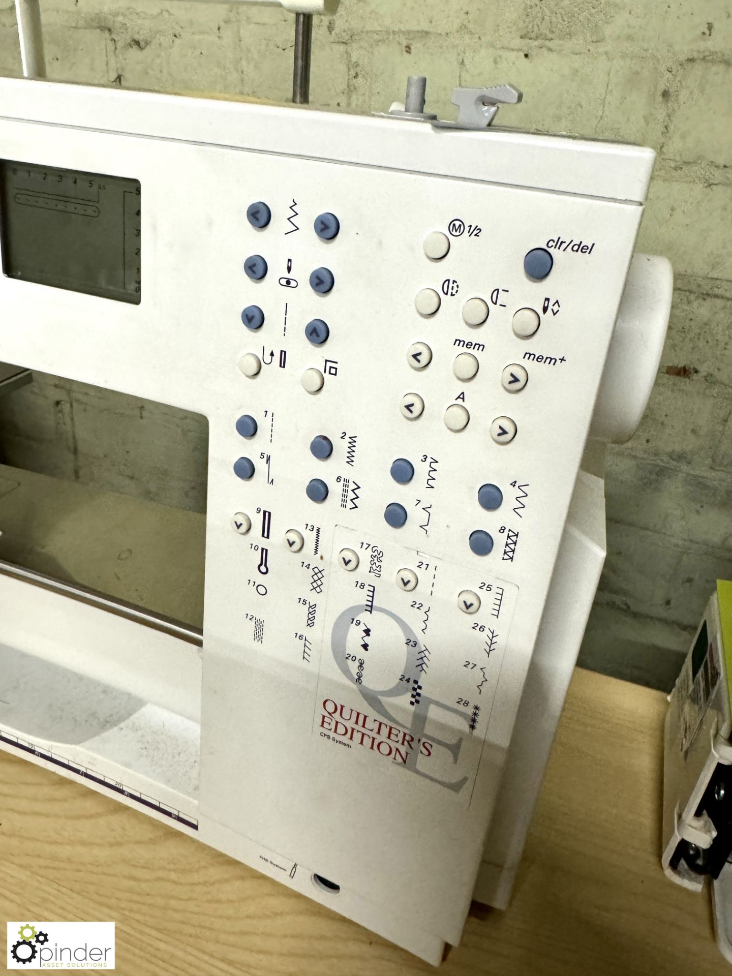 Bermina Activa 140 Programmable Domestic Lockstitch Sewing Machine, 240volts (no power leads or foot - Bild 2 aus 3
