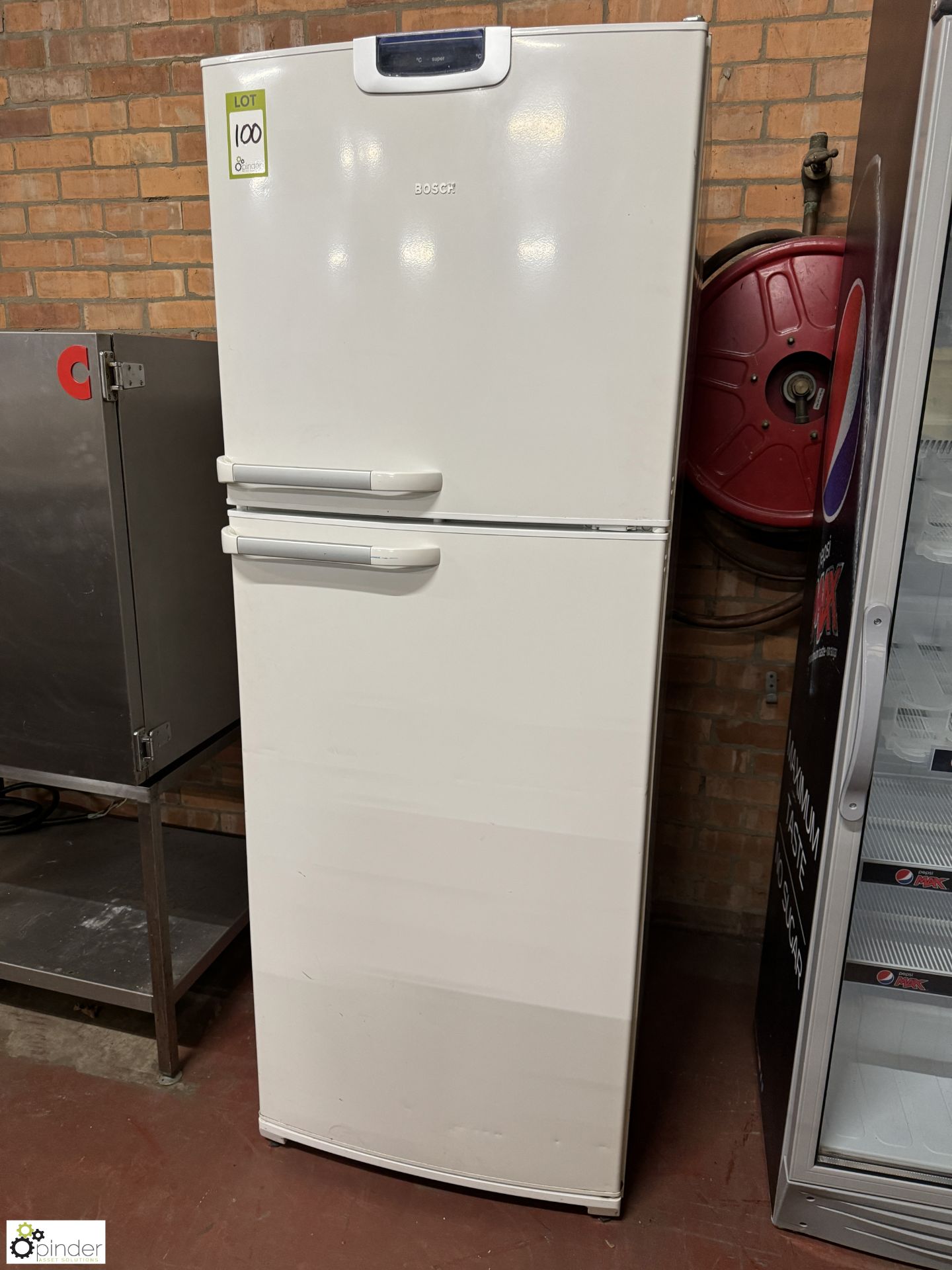 Bosch Fridge Freezer, 700mm x 700mm x 1850mm, 240volts - Image 2 of 3