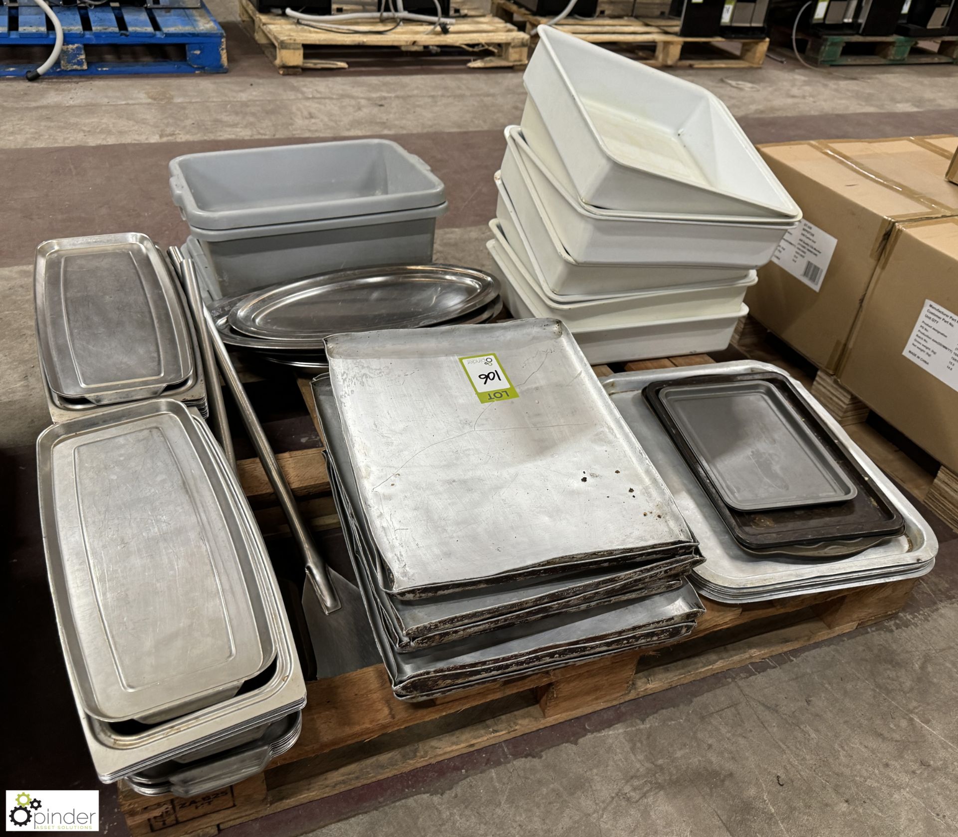 Quantity Baking Trays, Serving Trays, Plastic Trays, etc, to pallet - Image 4 of 5