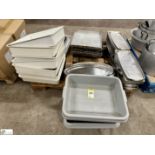 Quantity Baking Trays, Serving Trays, Plastic Trays, etc, to pallet