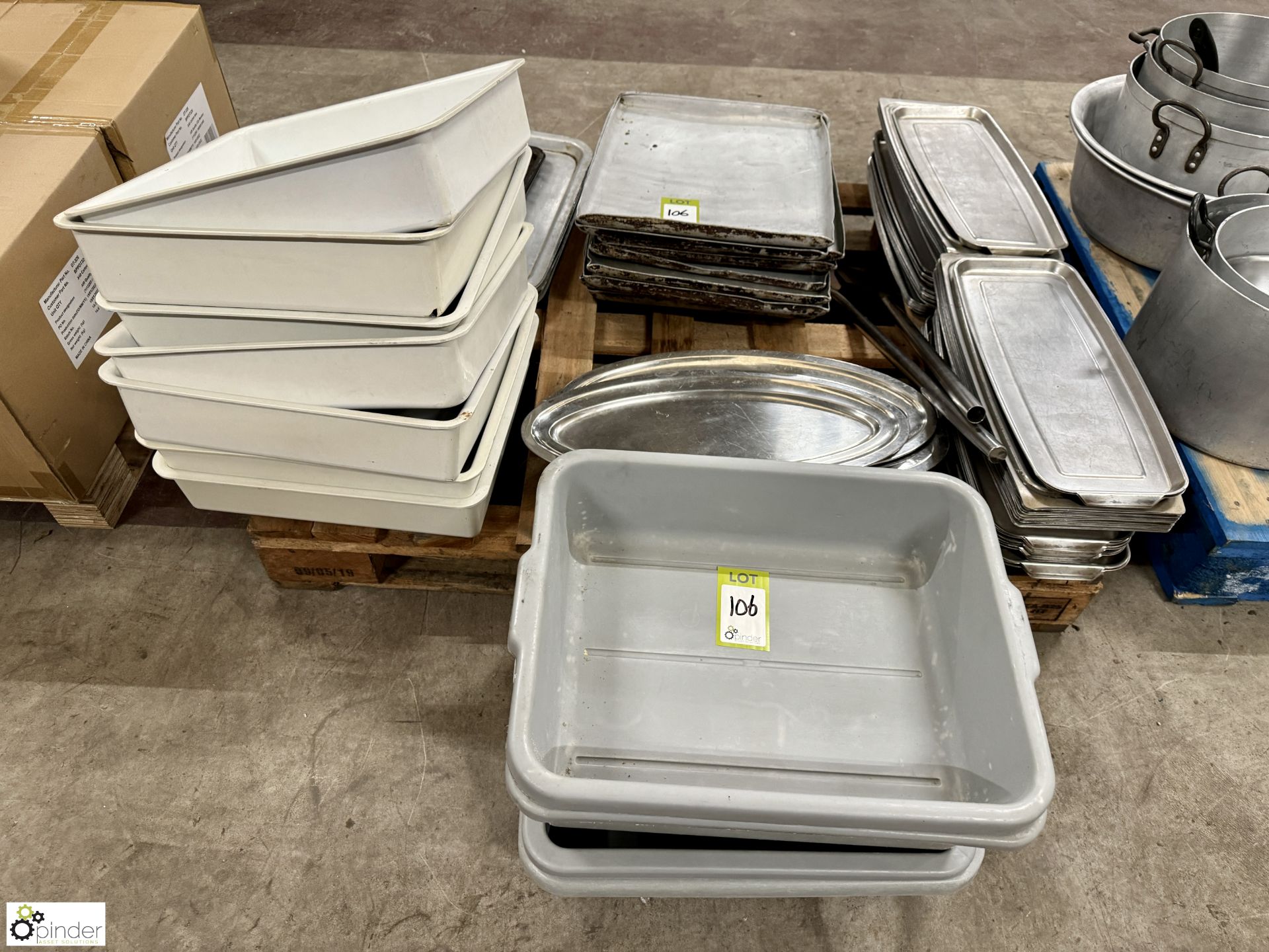 Quantity Baking Trays, Serving Trays, Plastic Trays, etc, to pallet