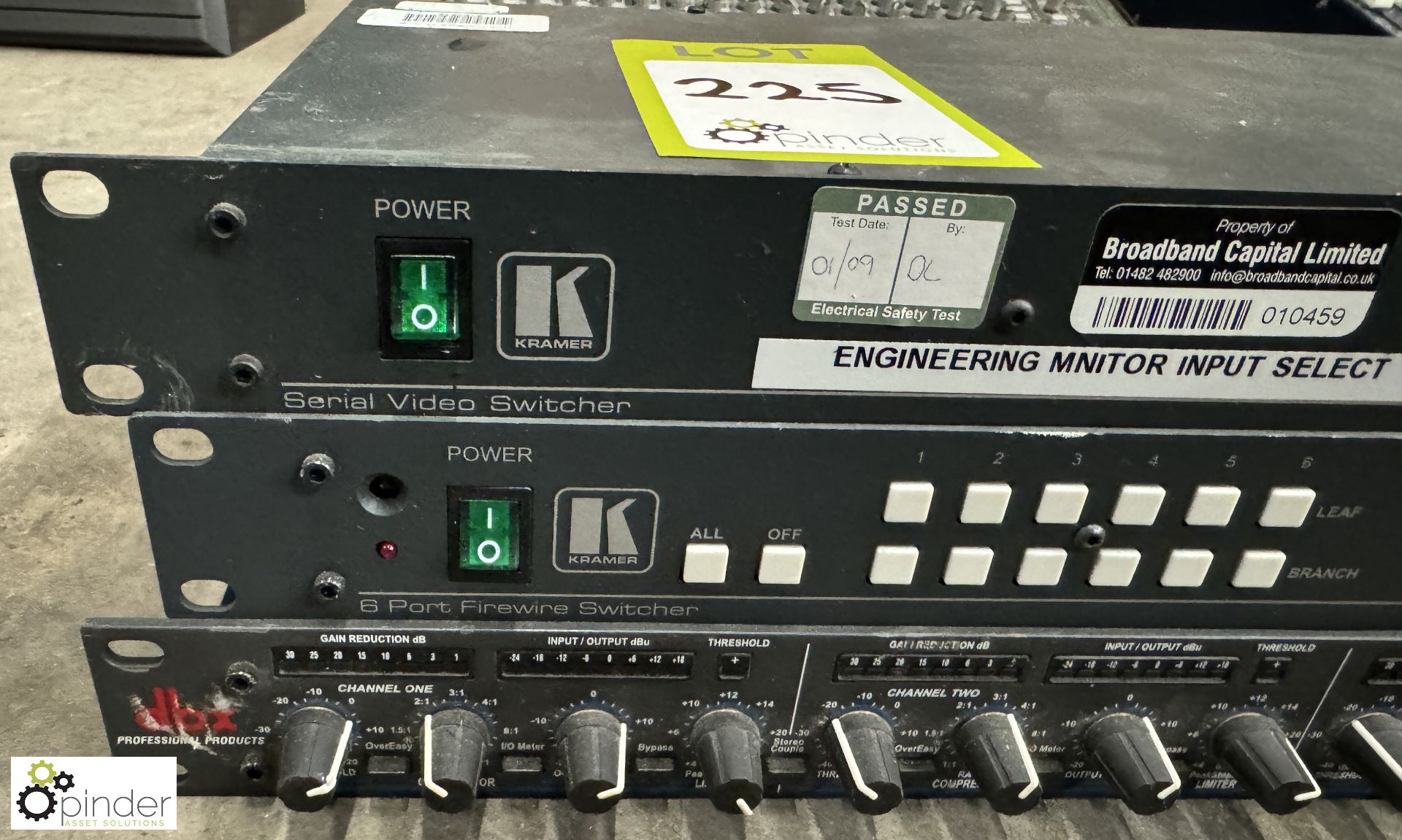 Kramer SD-7308 Serial Video Switcher, Kramer VS-66FW 8-port Firewire Switcher and DBX 1646 Quad - Bild 2 aus 4
