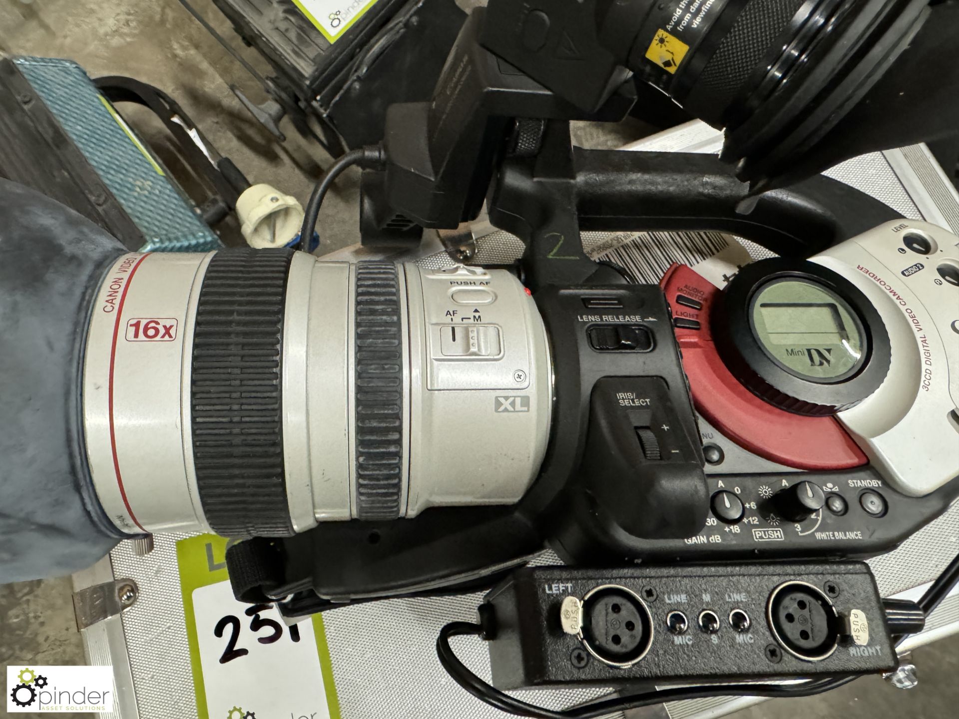 Canon DM-XL1 Digital Video Camcorder with flight case - Bild 3 aus 8