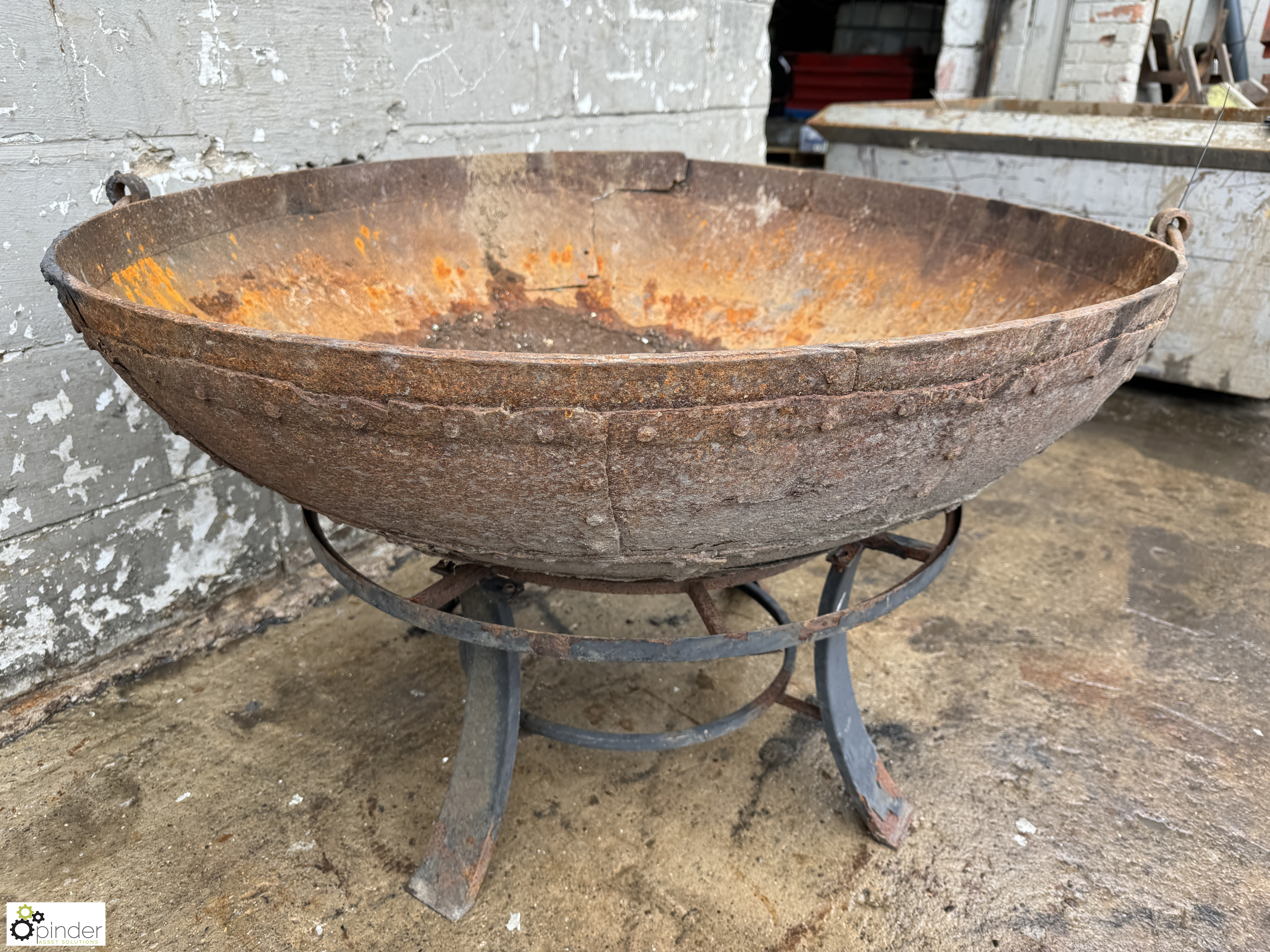 Vintage cast iron Fire Pit, 1070mm diameter x 650mm high - Image 4 of 7