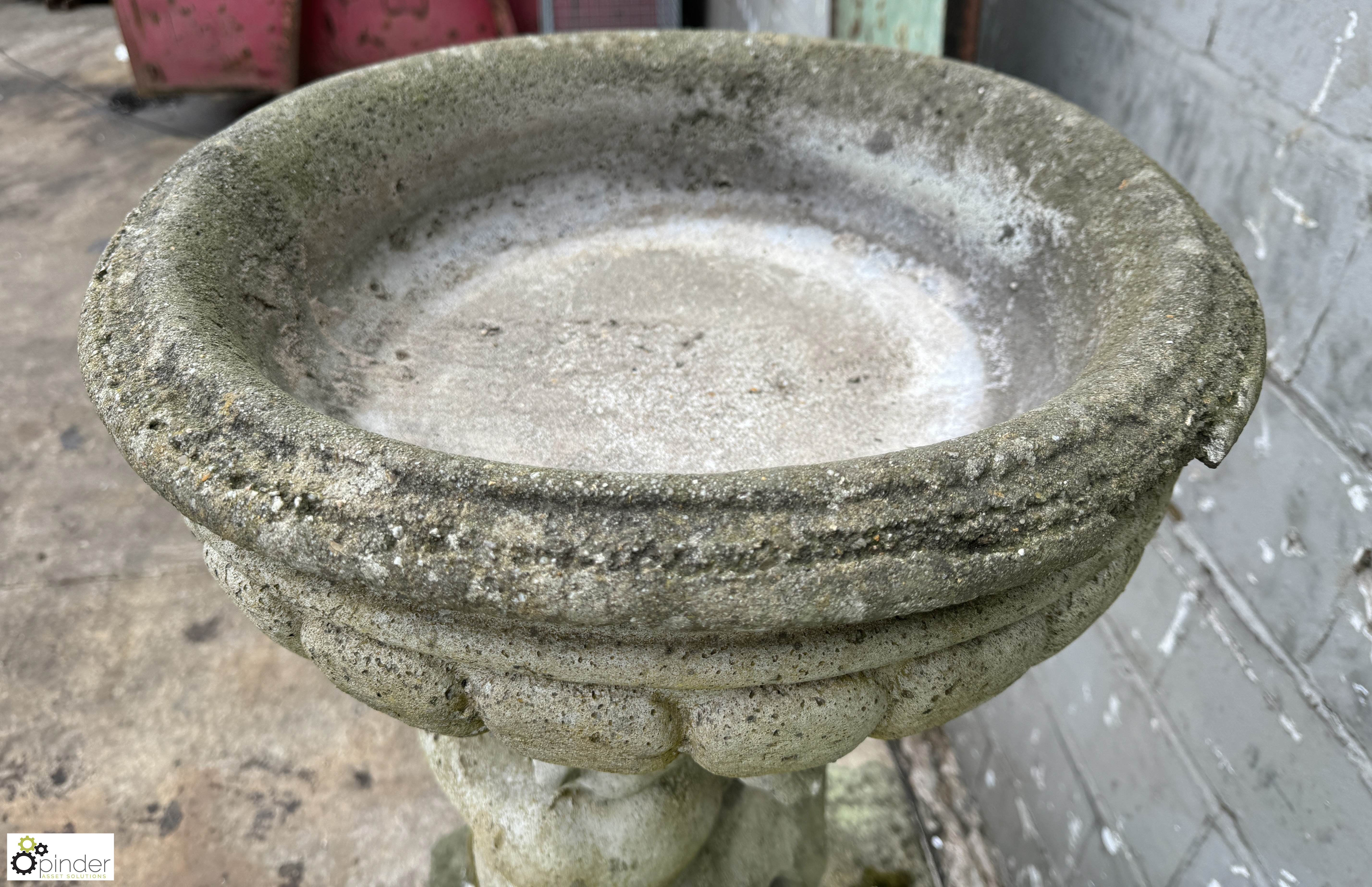 Reconstituted stone Birdbath, with cherub holding birdbath, 900mm high - Bild 7 aus 8