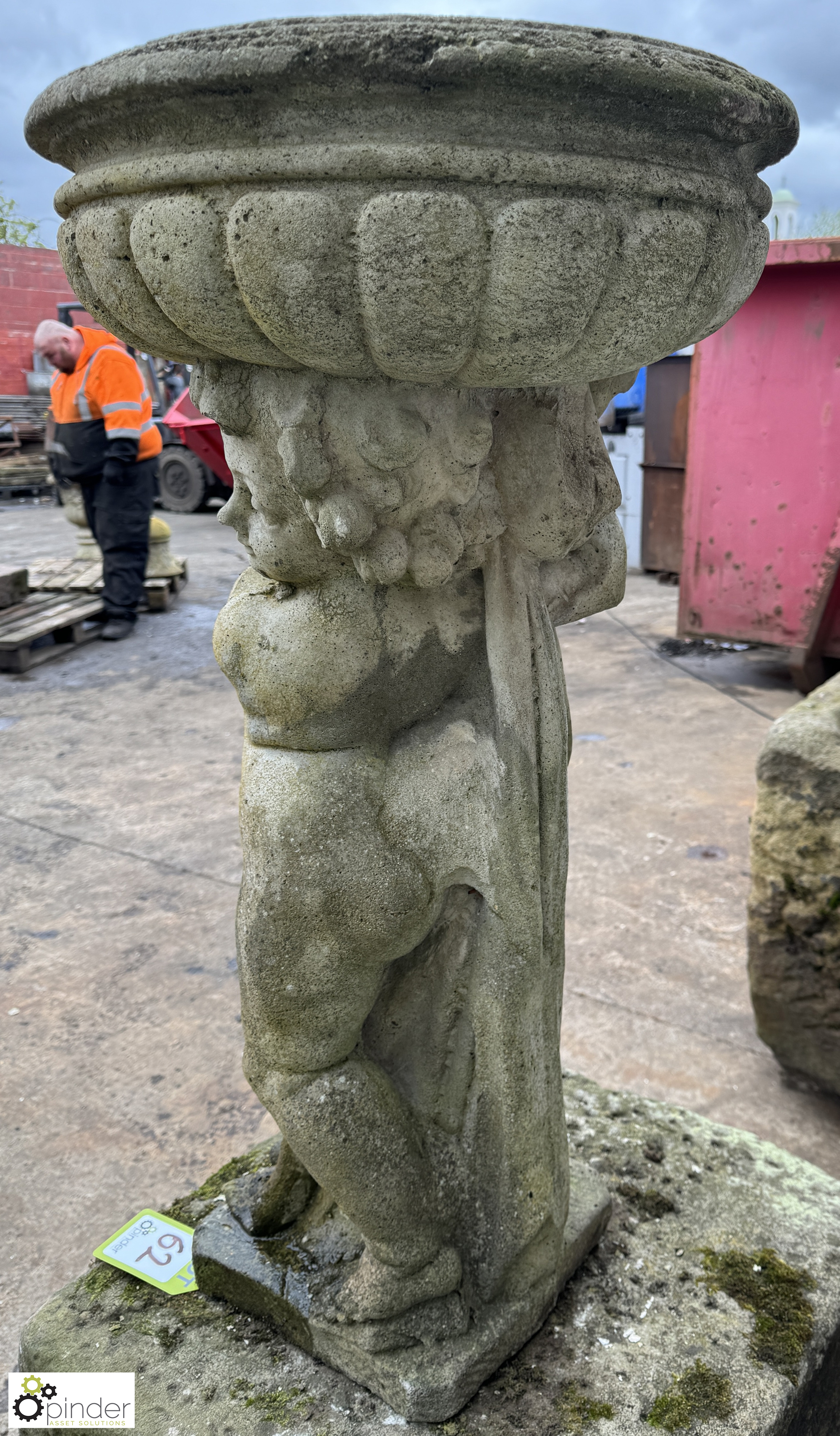 Reconstituted stone Birdbath, with cherub holding birdbath, 900mm high - Image 6 of 8