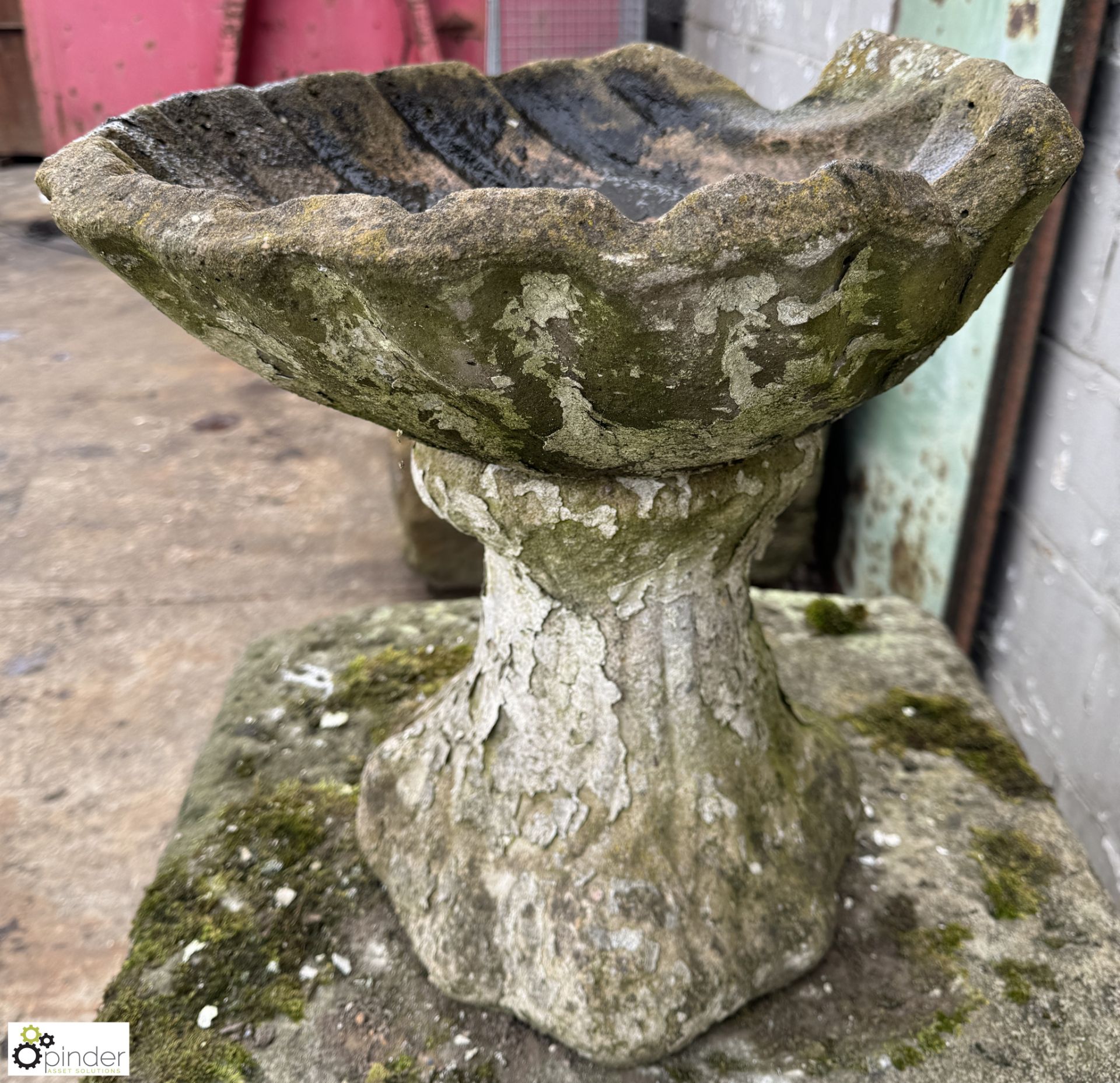 Reconstituted stone Shell Birdbath, 410mm tall - Image 4 of 6