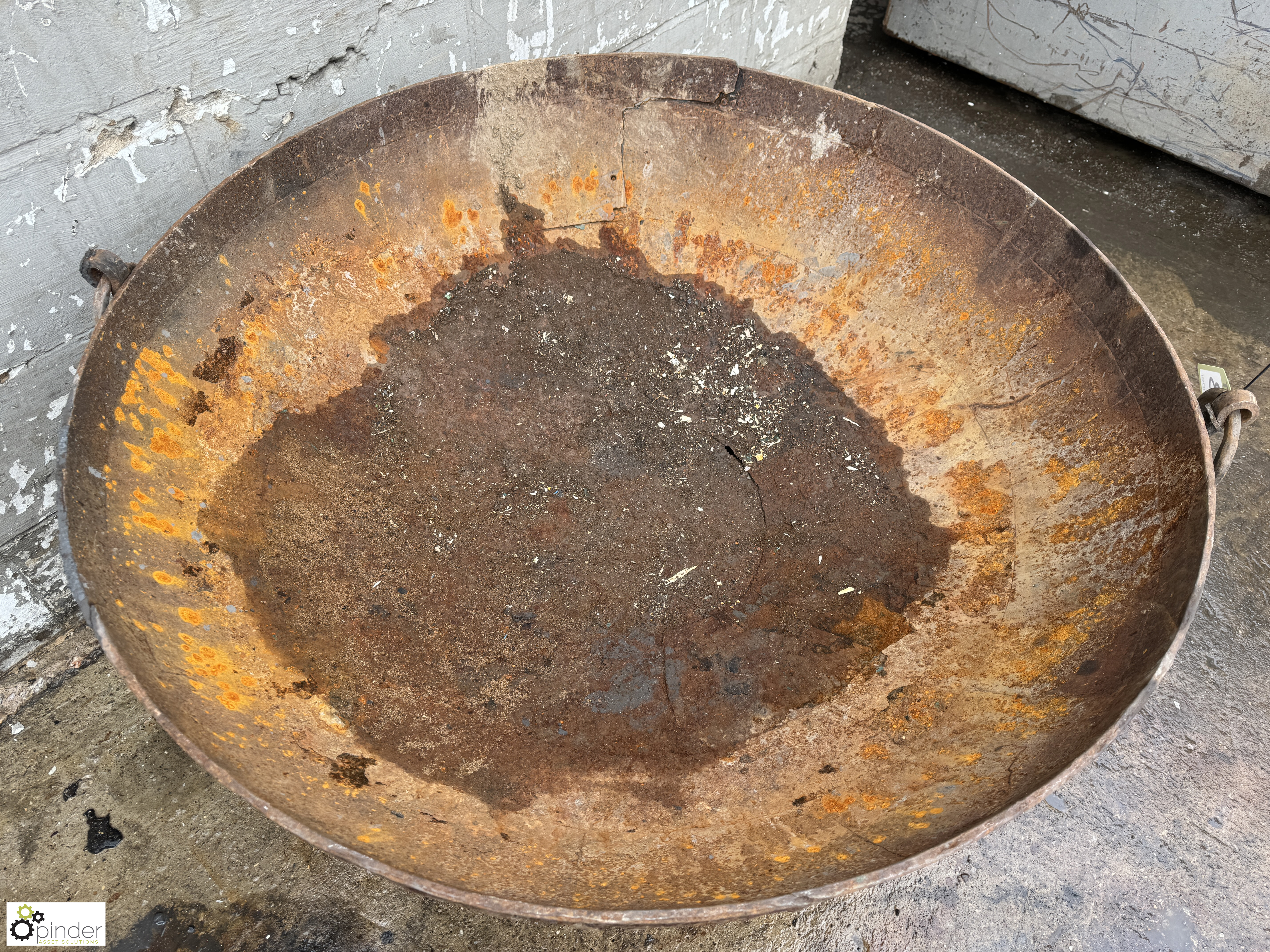 Vintage cast iron Fire Pit, 1070mm diameter x 650mm high - Image 5 of 7