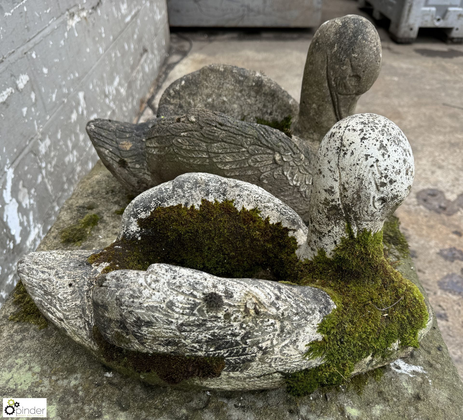 Pair reconstituted stone Swans - Image 4 of 10