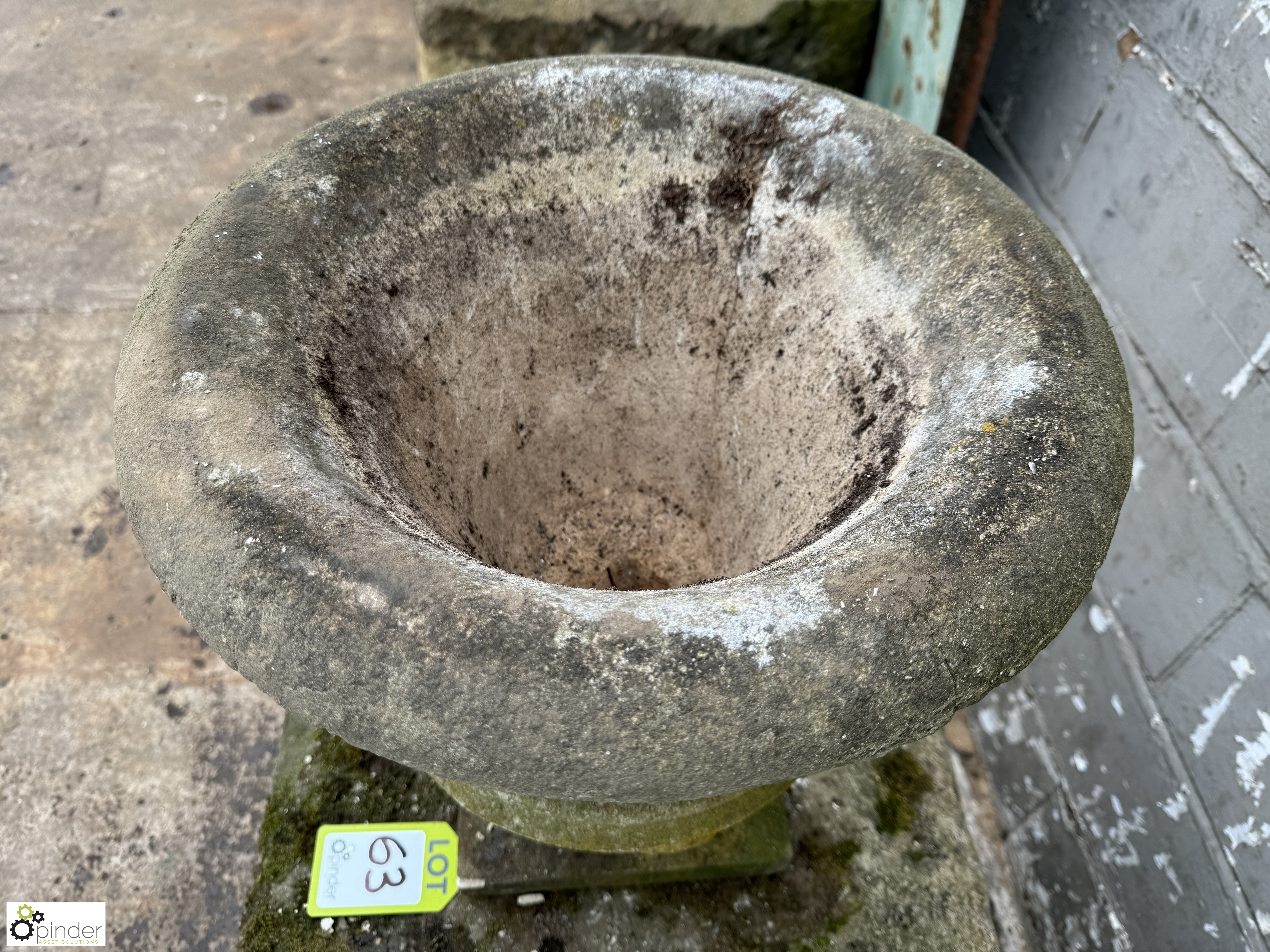 Reconstituted stone Garden Urn/Planter, 430mm diameter x 470mm - Image 4 of 6