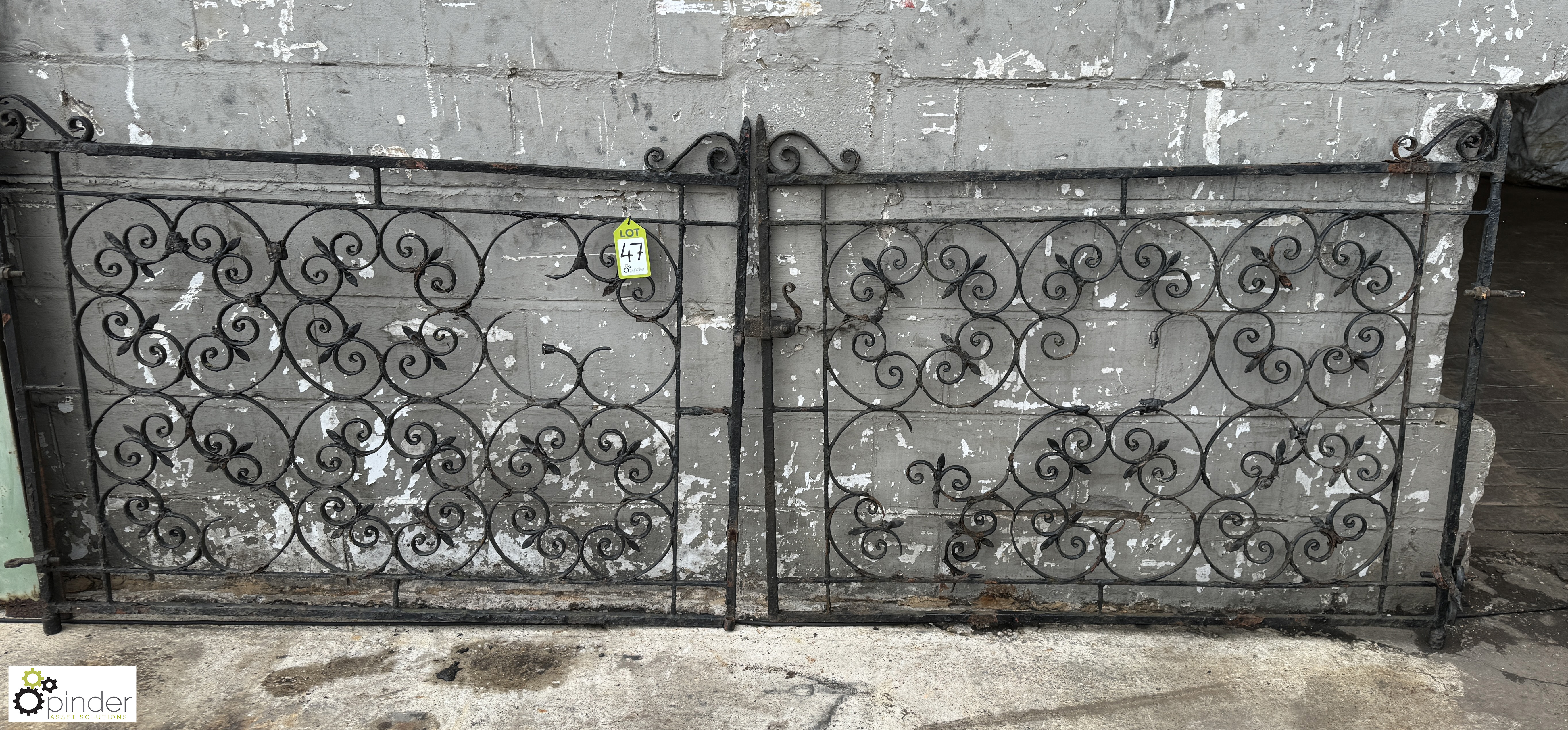 Pair antique wrought iron Gates, 1460mm x 1000mm per gate - Bild 2 aus 7