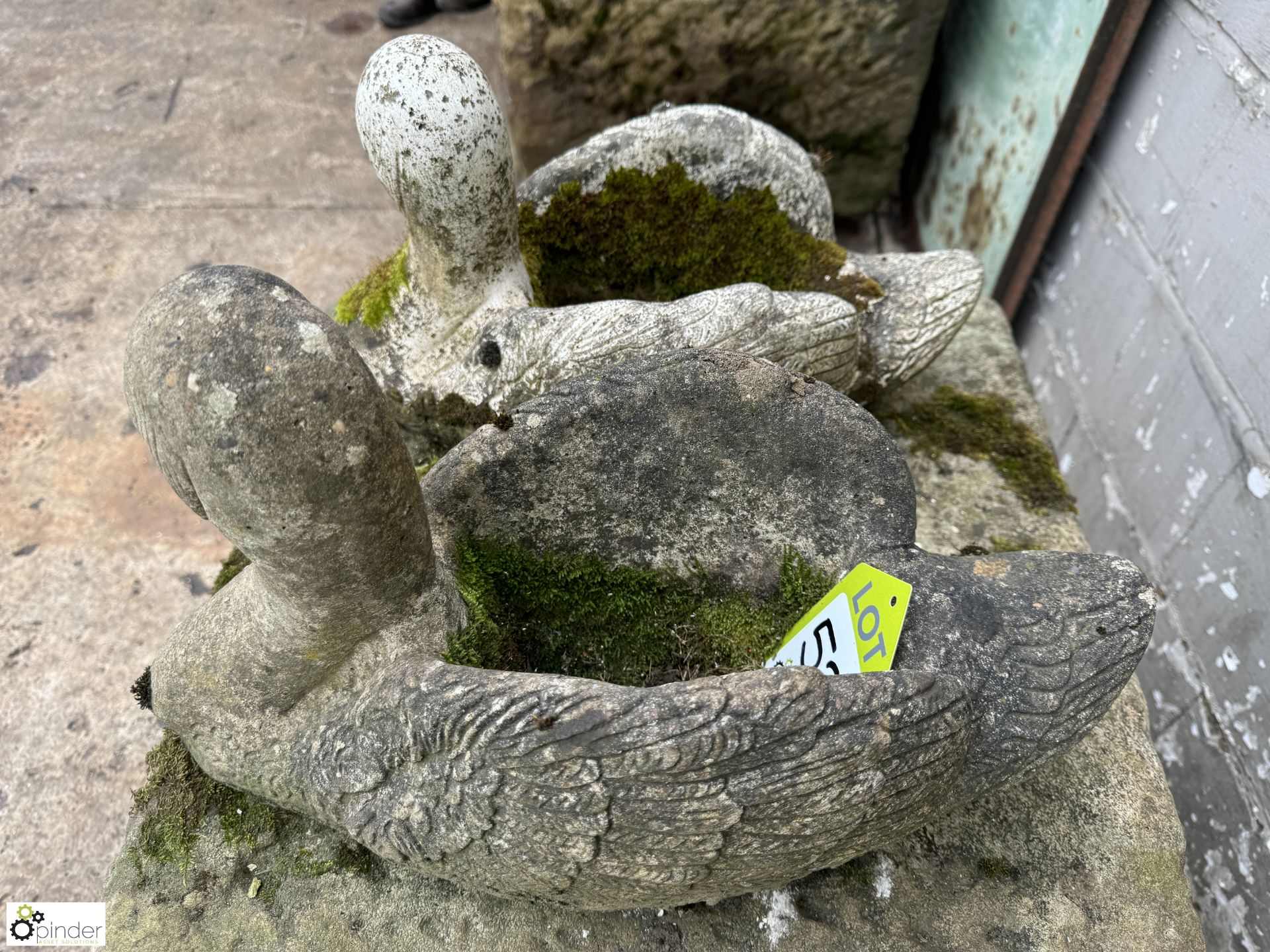 Pair reconstituted stone Swans - Image 5 of 10