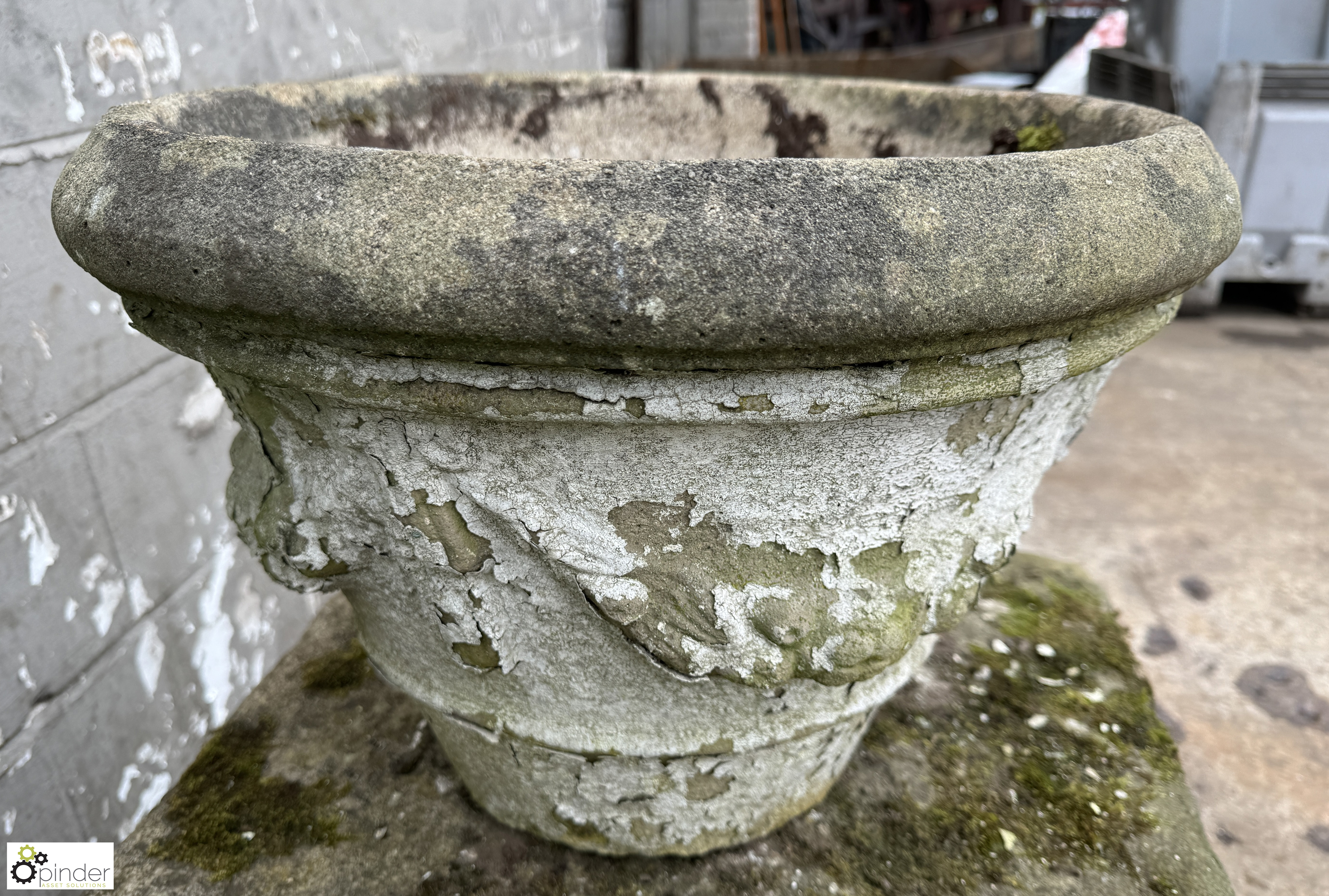 Reconstituted stone Garden Urn/Planter, 500mm diameter x 340mm - Image 4 of 5