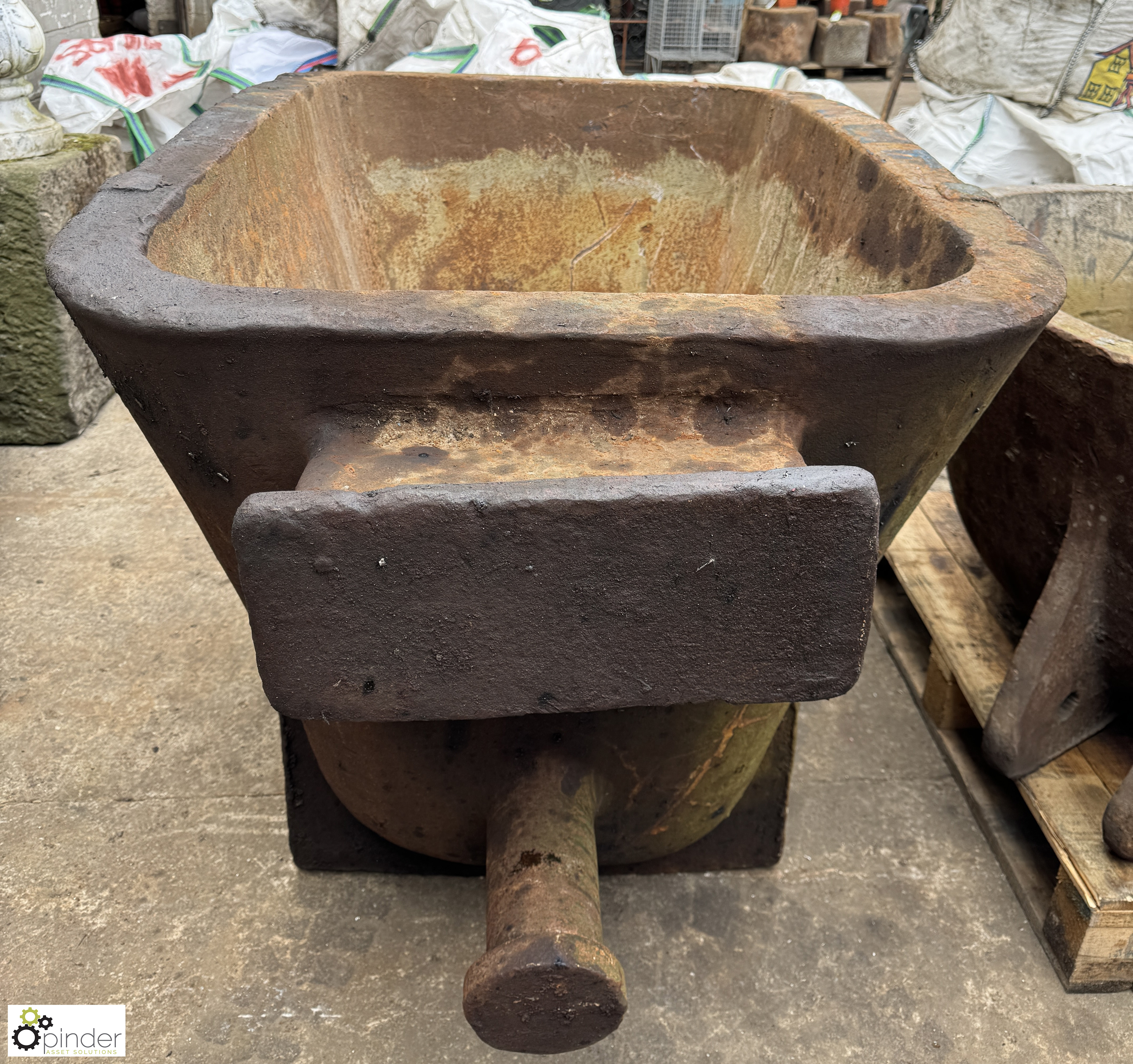 Cast iron Foundry Crucible, 1440mm x 870mm x 950mm, 80mm thick, approx. 2000kg - Image 5 of 8