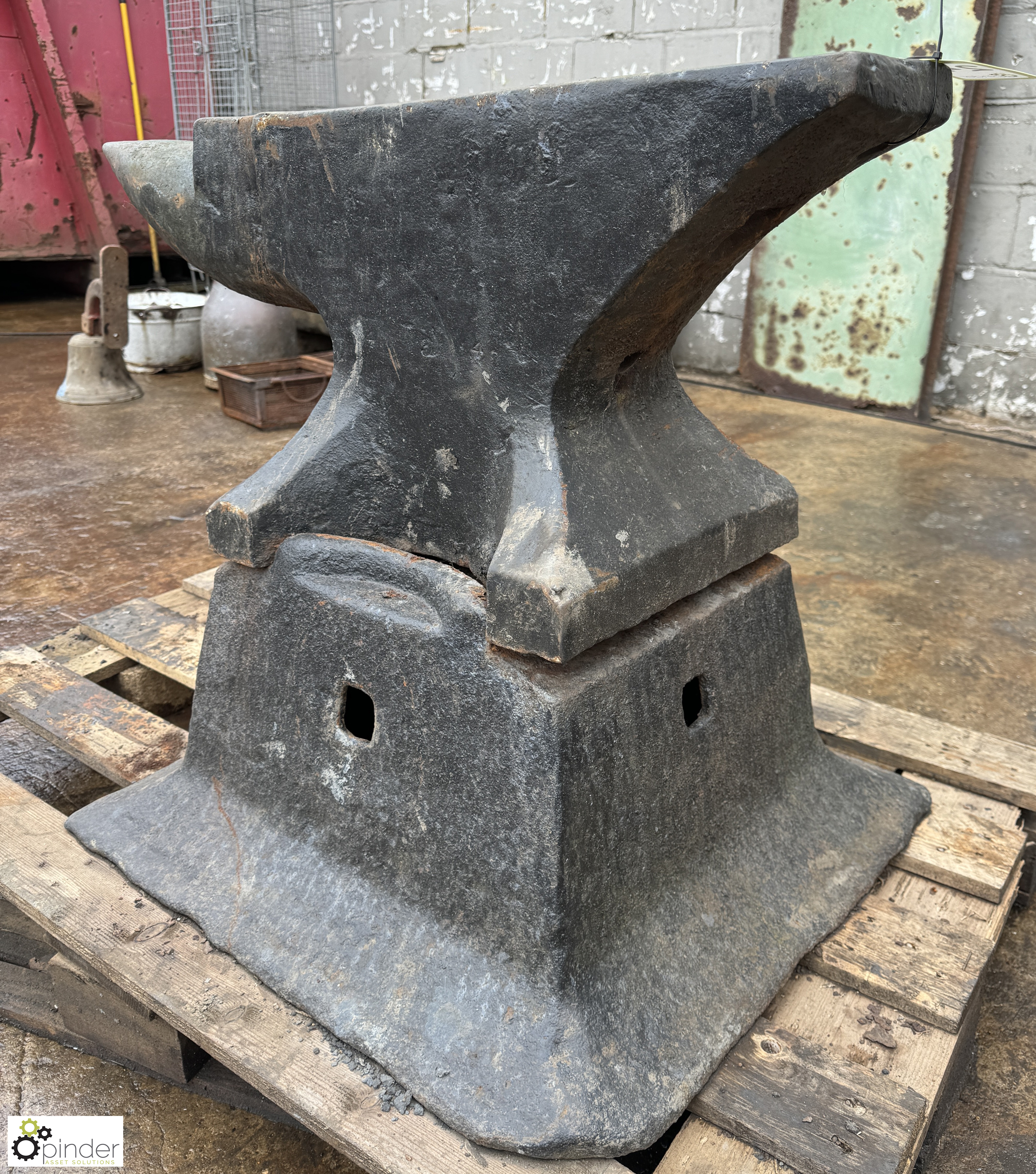 Blacksmith single beak Anvil, 900mm x 660mm including base - Image 9 of 10