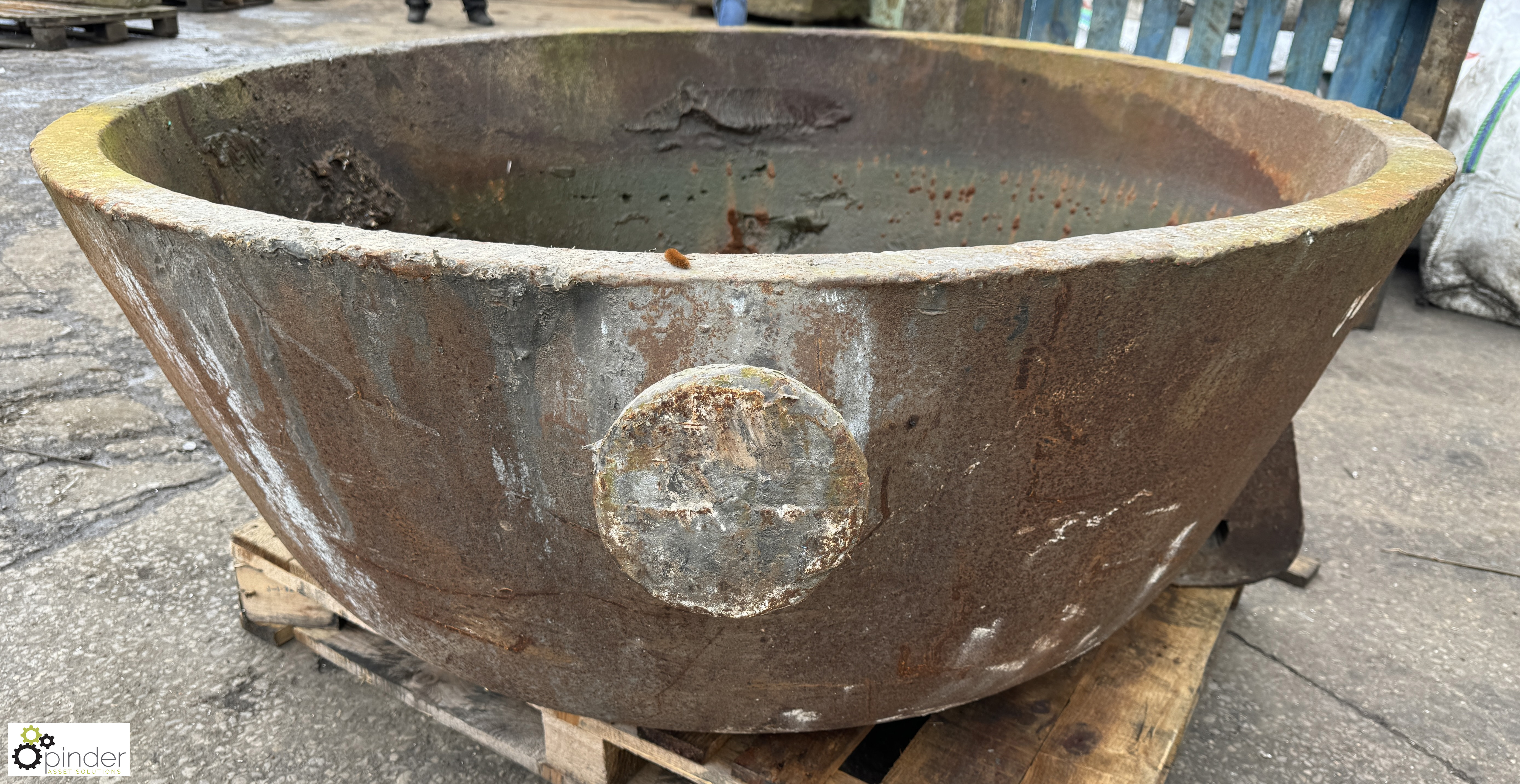 Cast iron Crucible/Melting Pan, 1540mm diameter x 60mm thick x 630mm high, approx. 1600kg - Bild 4 aus 6